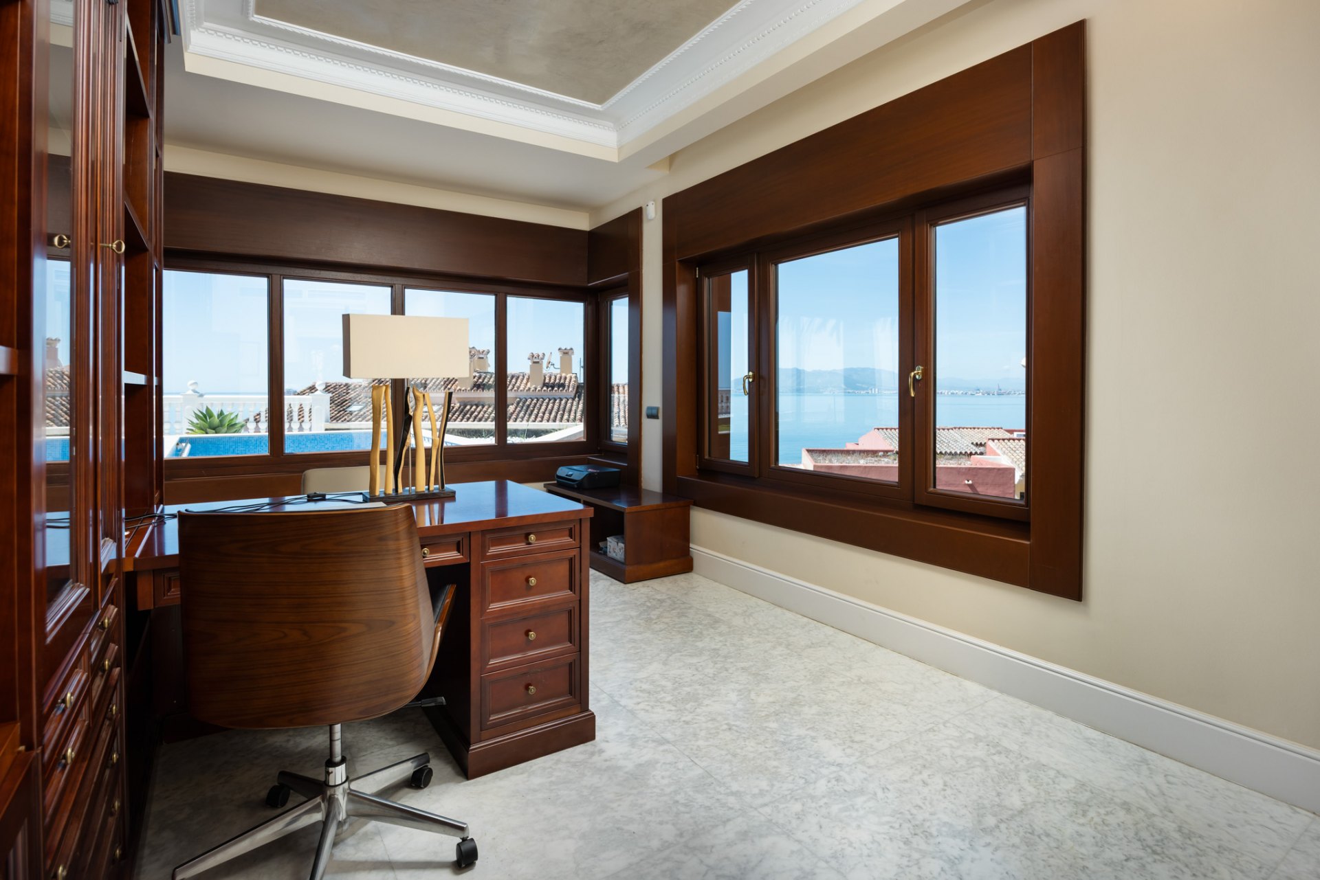 Majestic villa with privacy, eternal views and architectural excellence in El Candado