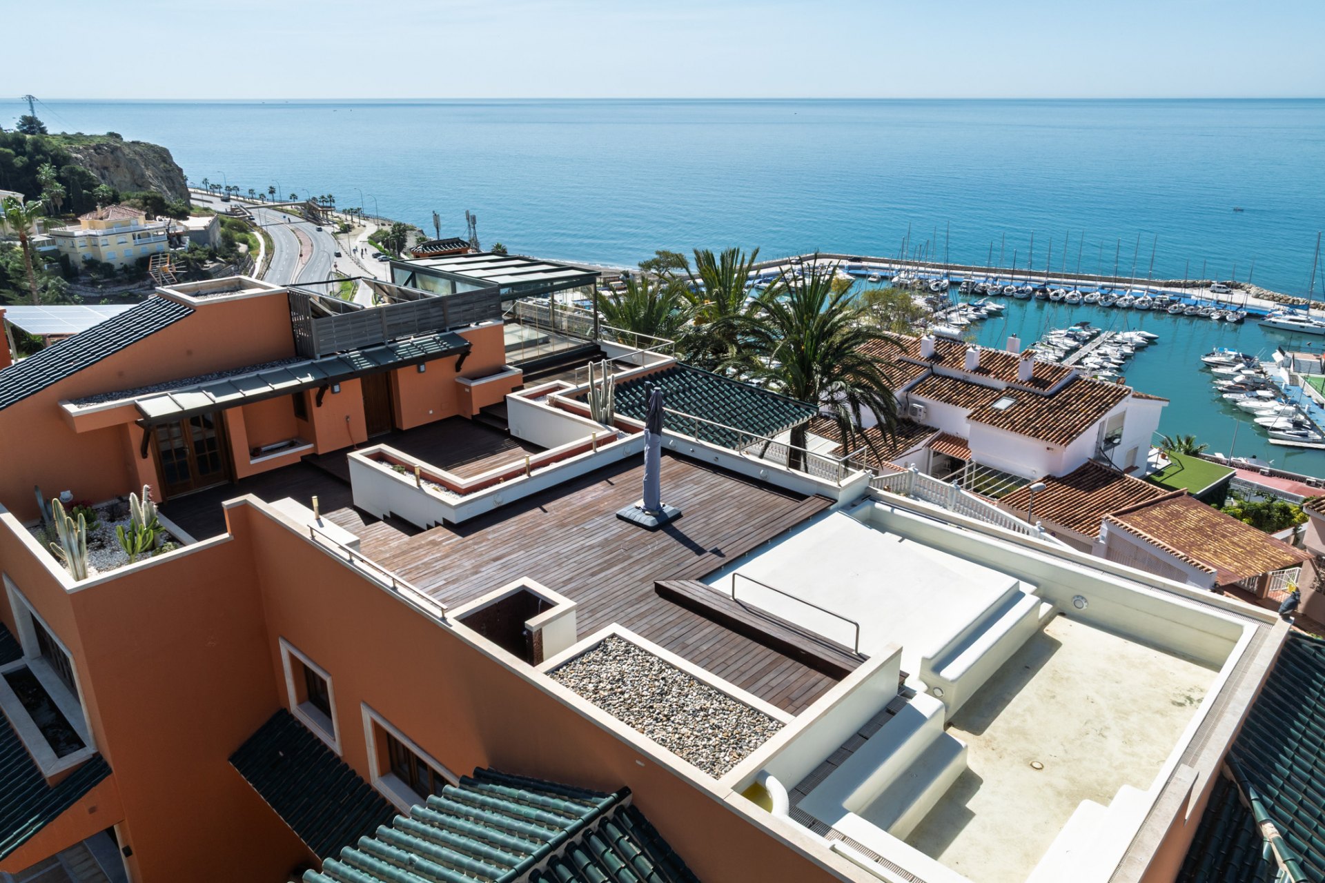 Majestic villa with privacy, eternal views and architectural excellence in El Candado