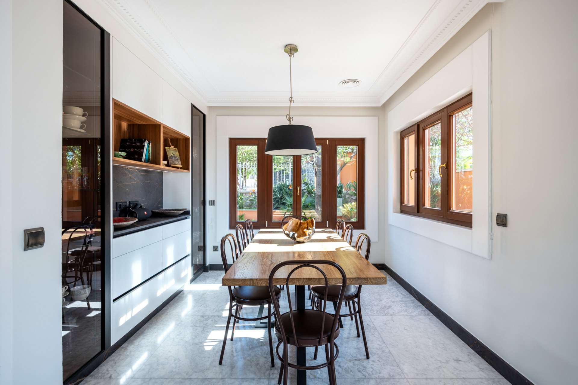 Majestic villa with privacy, eternal views and architectural excellence in El Candado