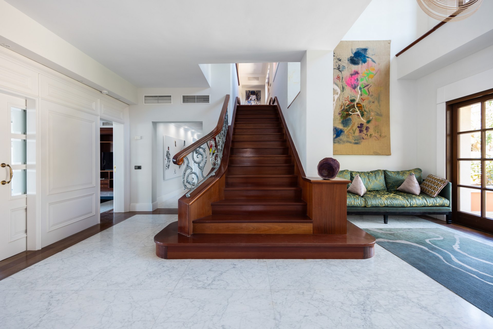 Majestic villa with privacy, eternal views and architectural excellence in El Candado