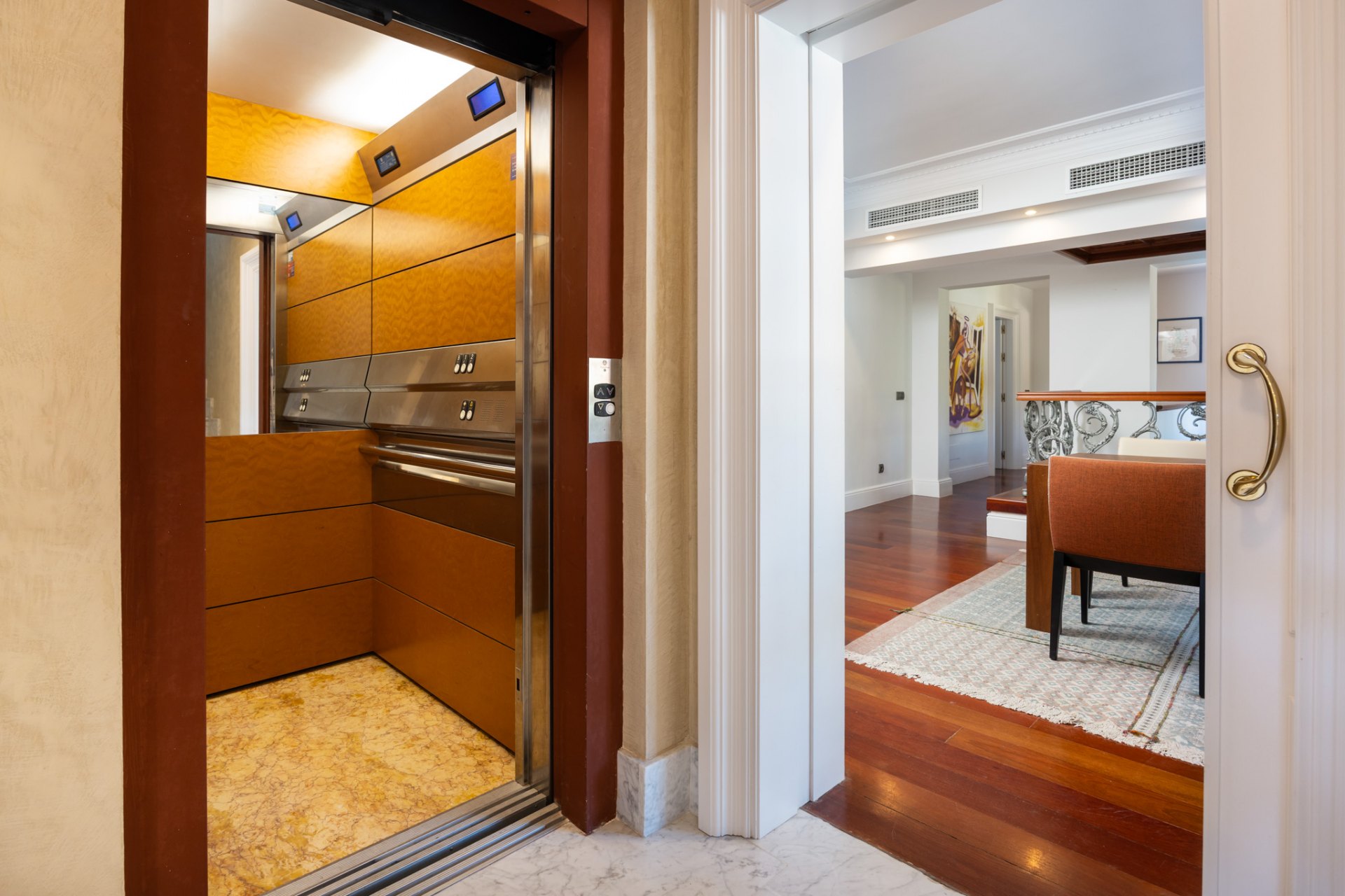 Majestic villa with privacy, eternal views and architectural excellence in El Candado