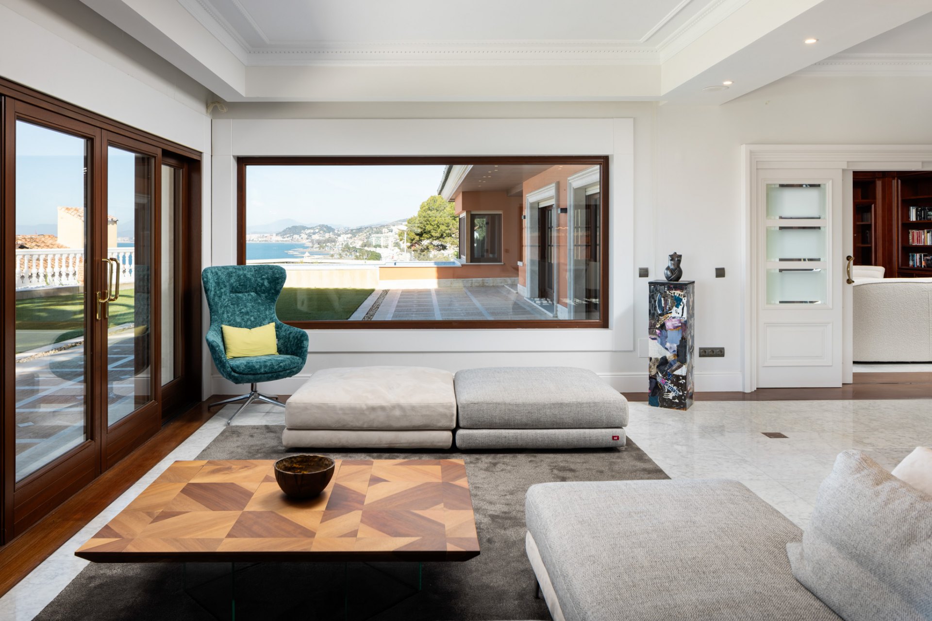 Majestic villa with privacy, eternal views and architectural excellence in El Candado