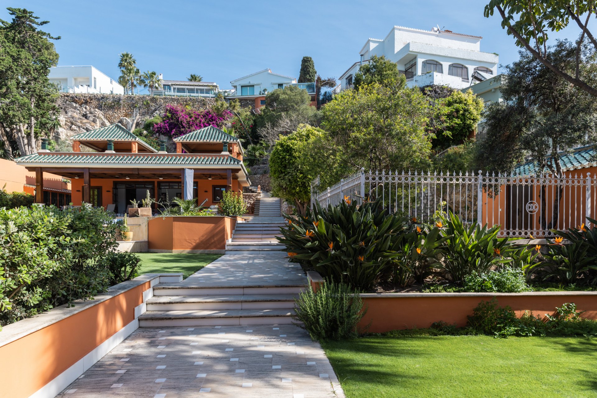 Majestic villa with privacy, eternal views and architectural excellence in El Candado