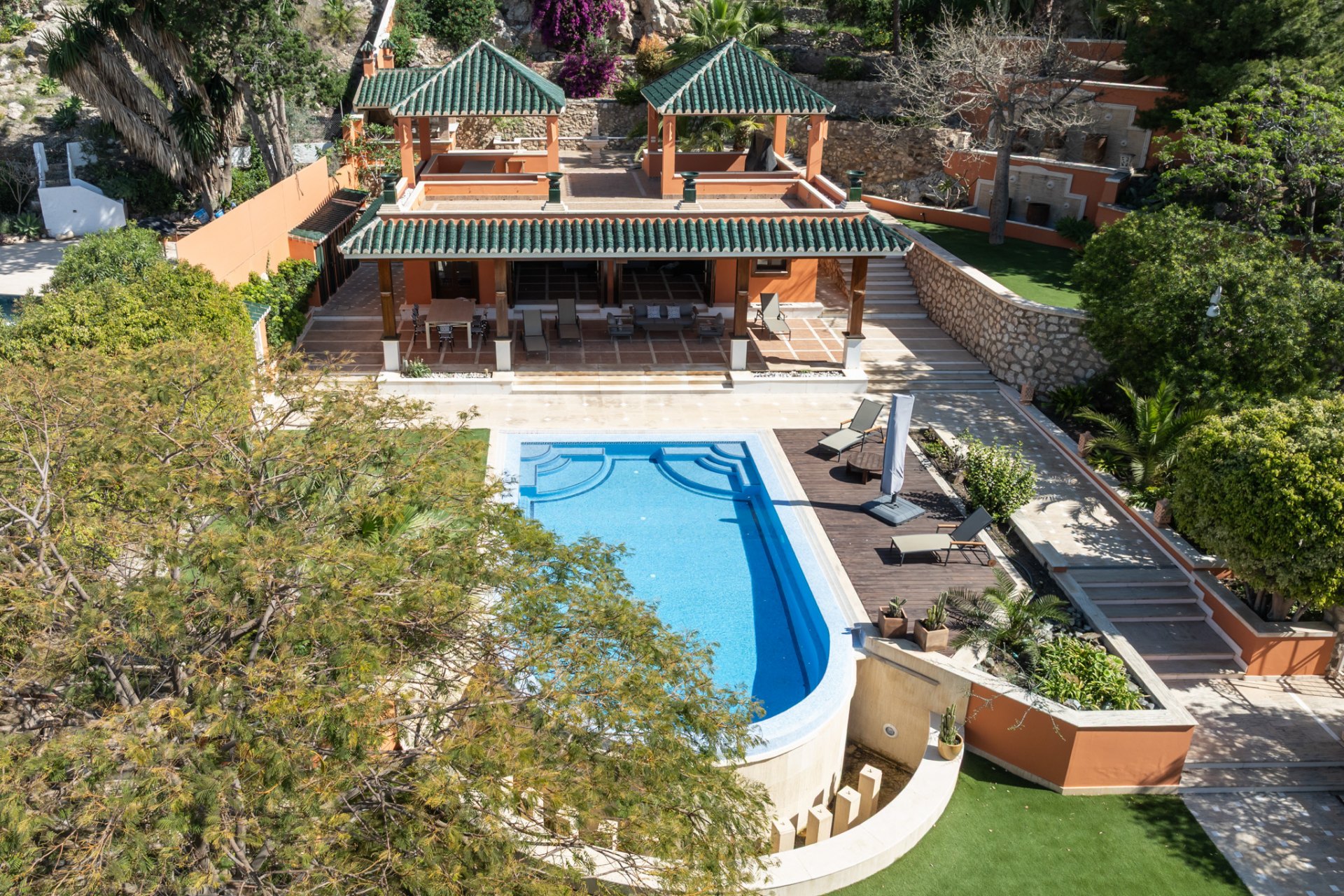 Majestic villa with privacy, eternal views and architectural excellence in El Candado
