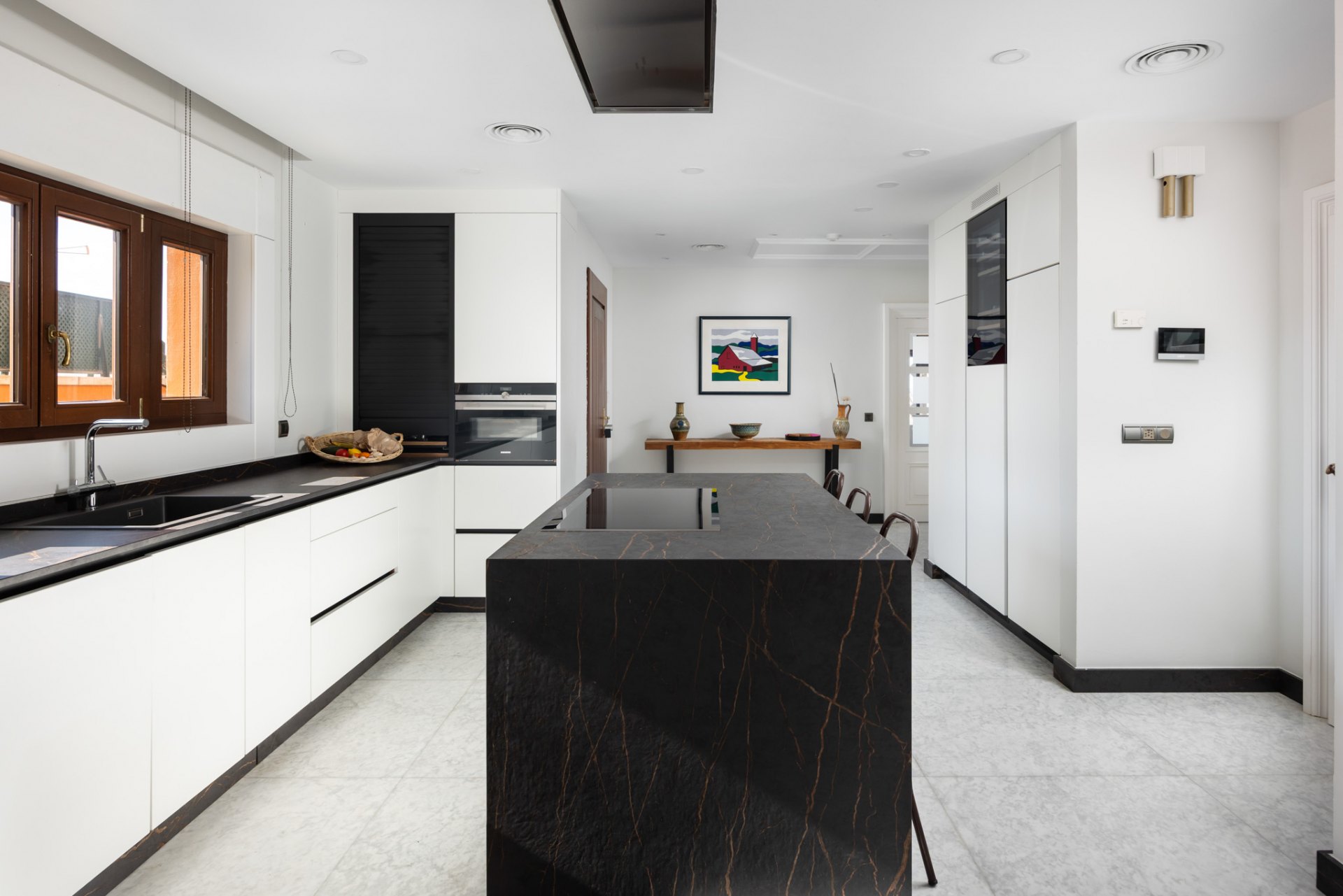 Majestic villa with privacy, eternal views and architectural excellence in El Candado