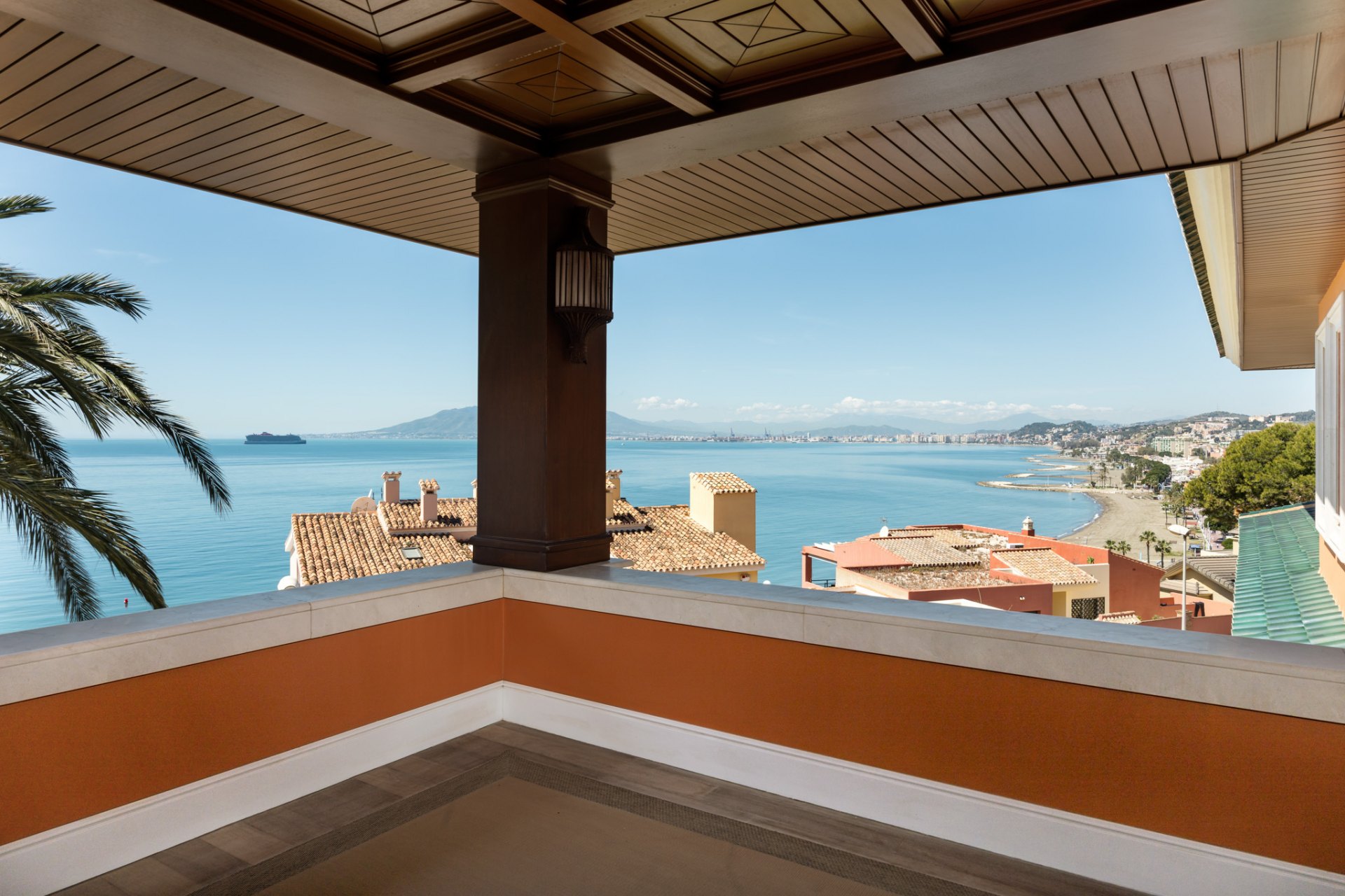 Majestic villa with privacy, eternal views and architectural excellence in El Candado
