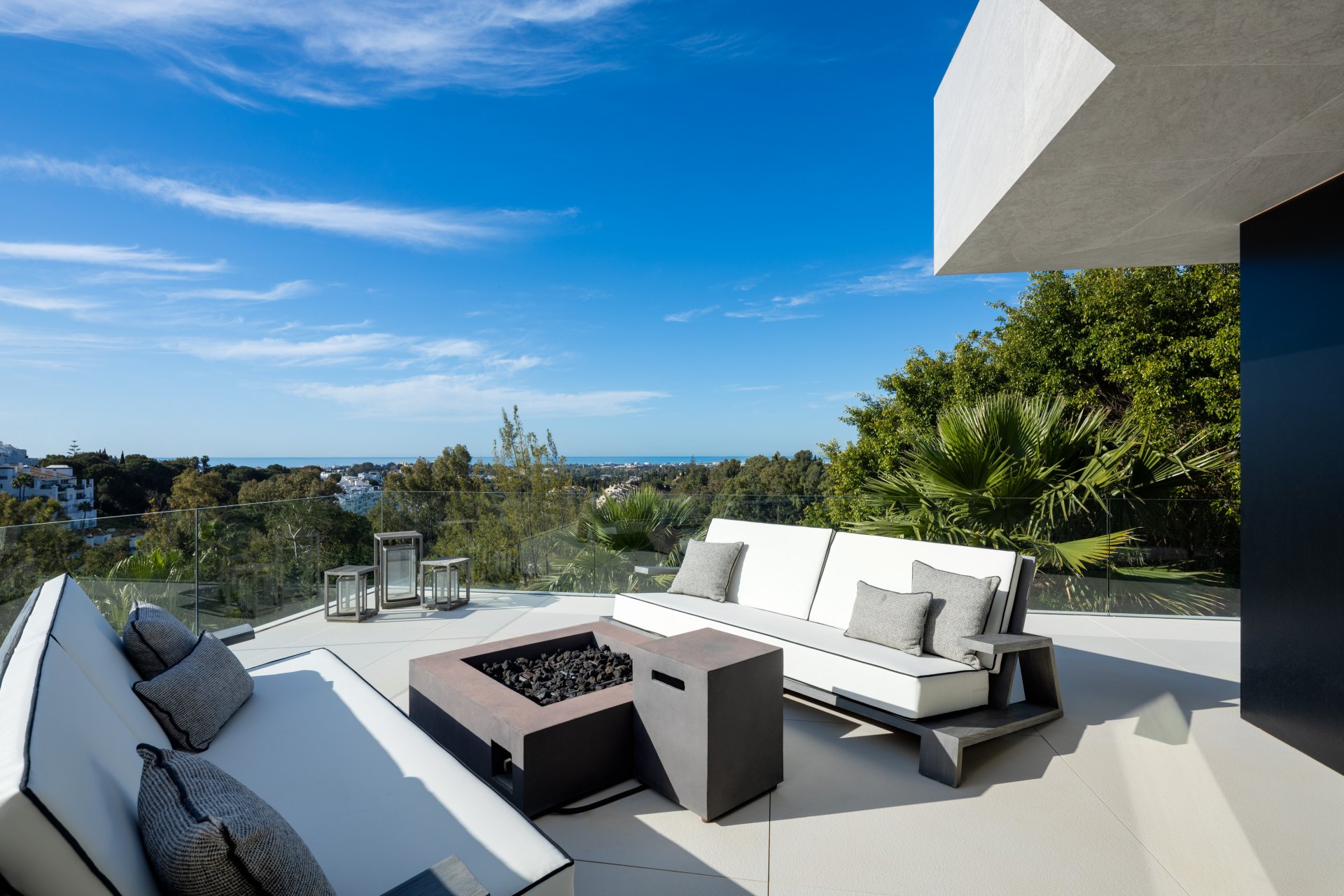 Incredible contemporary villa in El Herrojo Alto, Benahavís