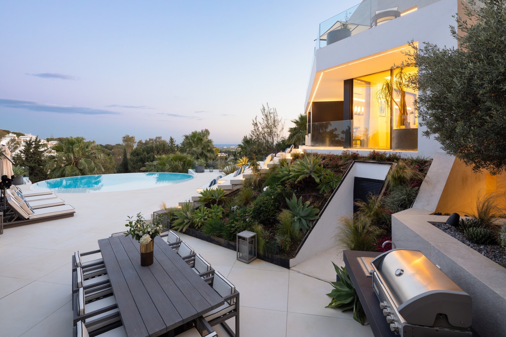 Incredible contemporary villa in El Herrojo Alto, Benahavís