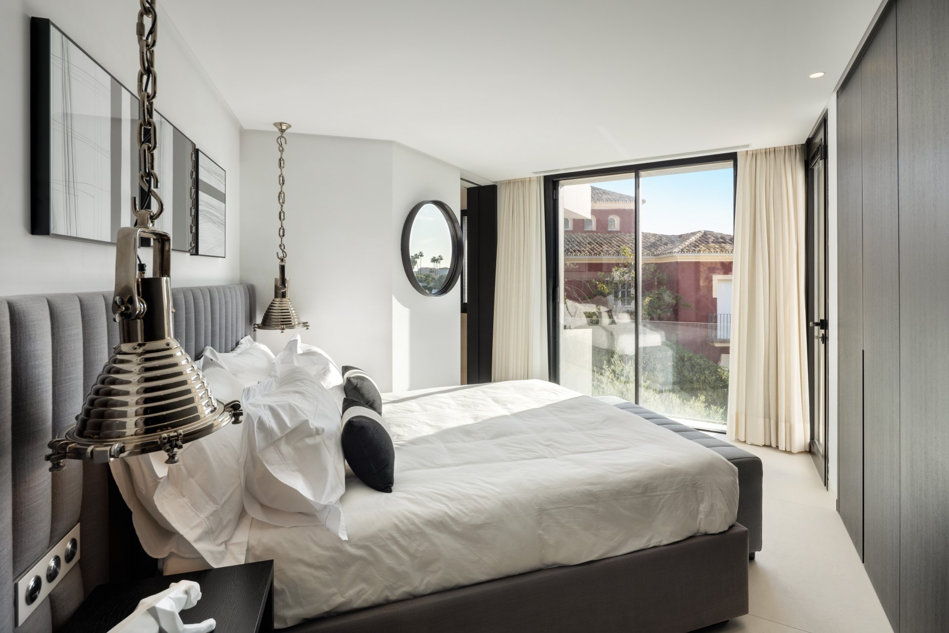 Incredible contemporary villa in El Herrojo Alto, Benahavís