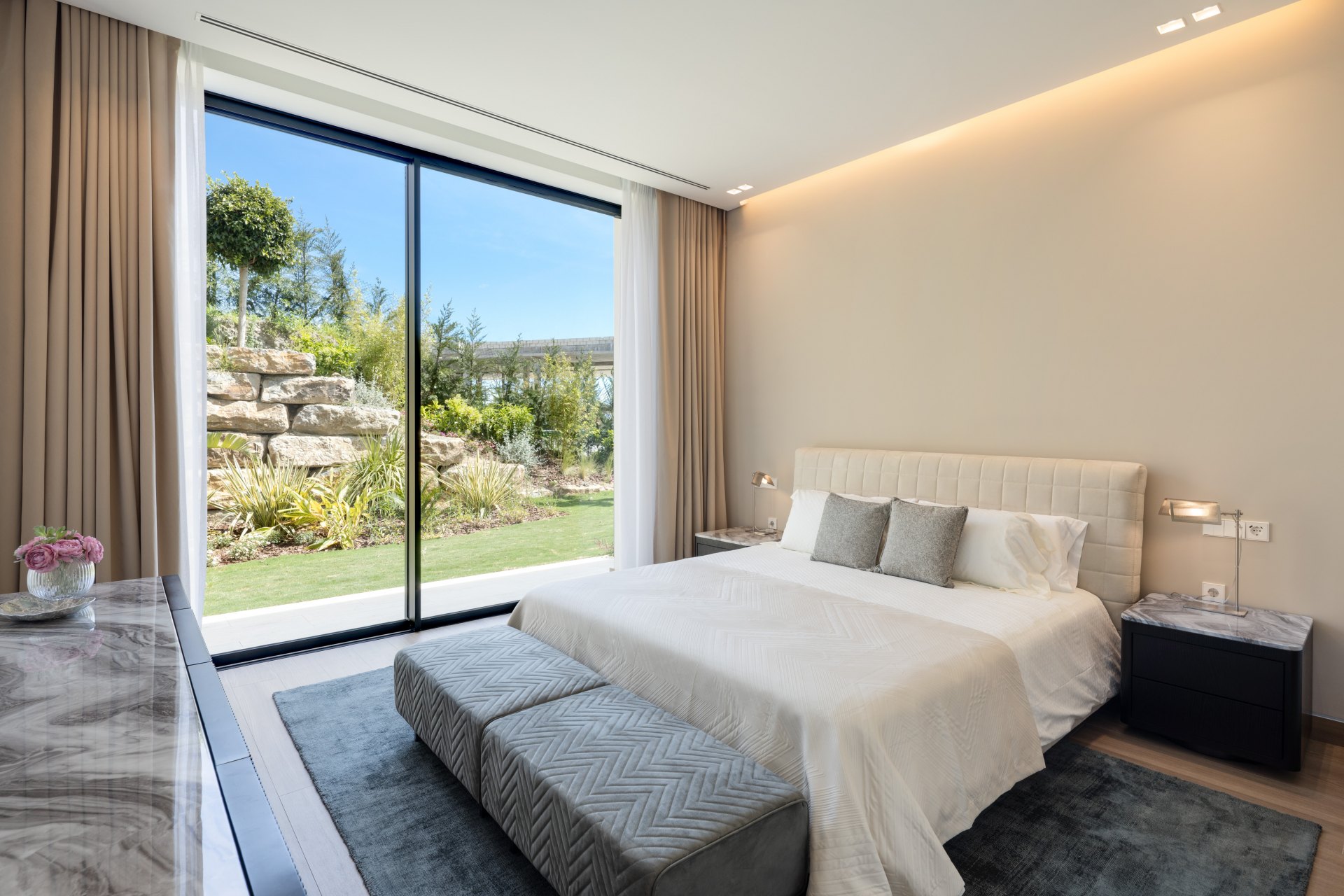 Magnificent newly built villa with open and panoramic views to the sea in Los Flamingos, Benahavís