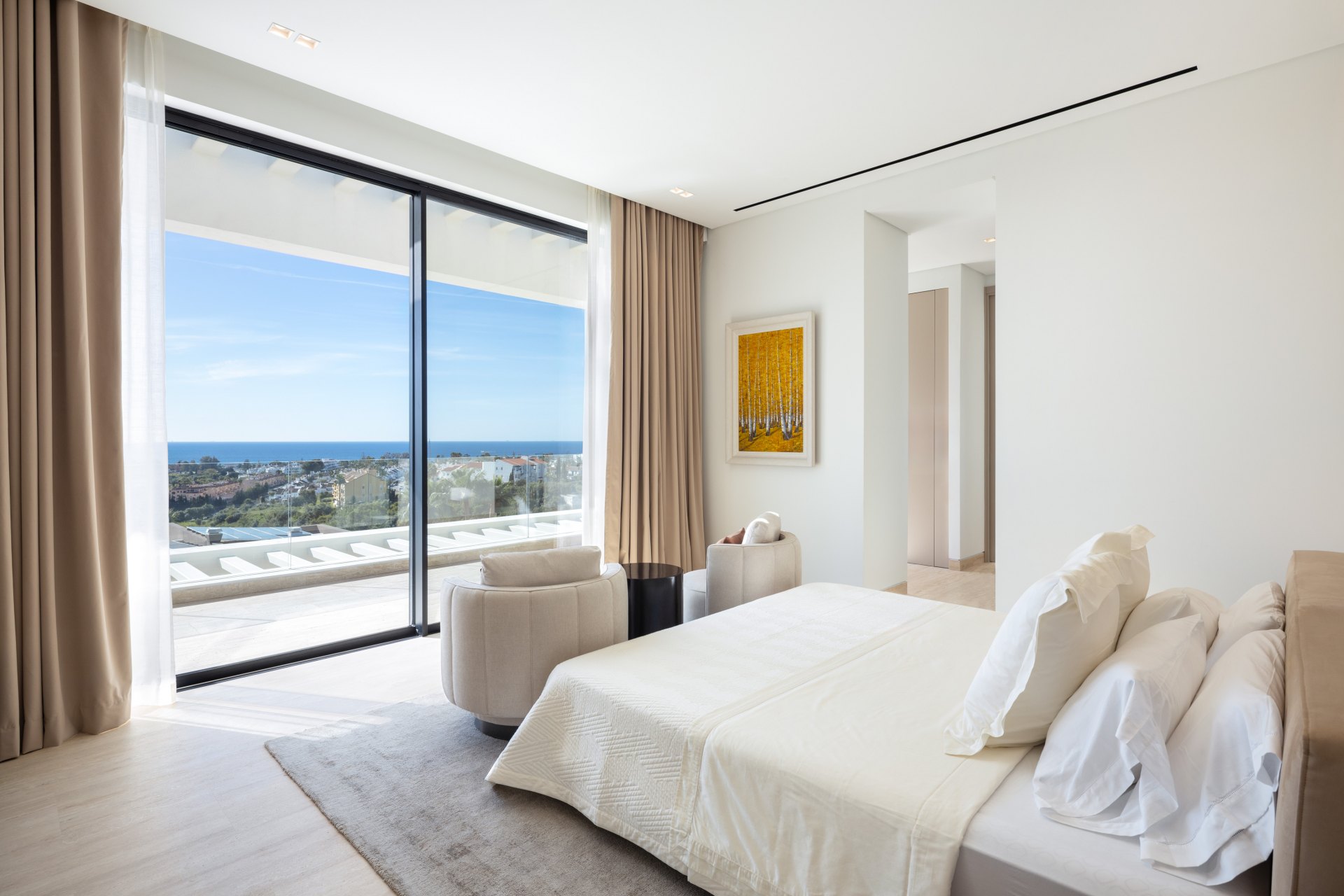 Magnificent newly built villa with open and panoramic views to the sea in Los Flamingos, Benahavís