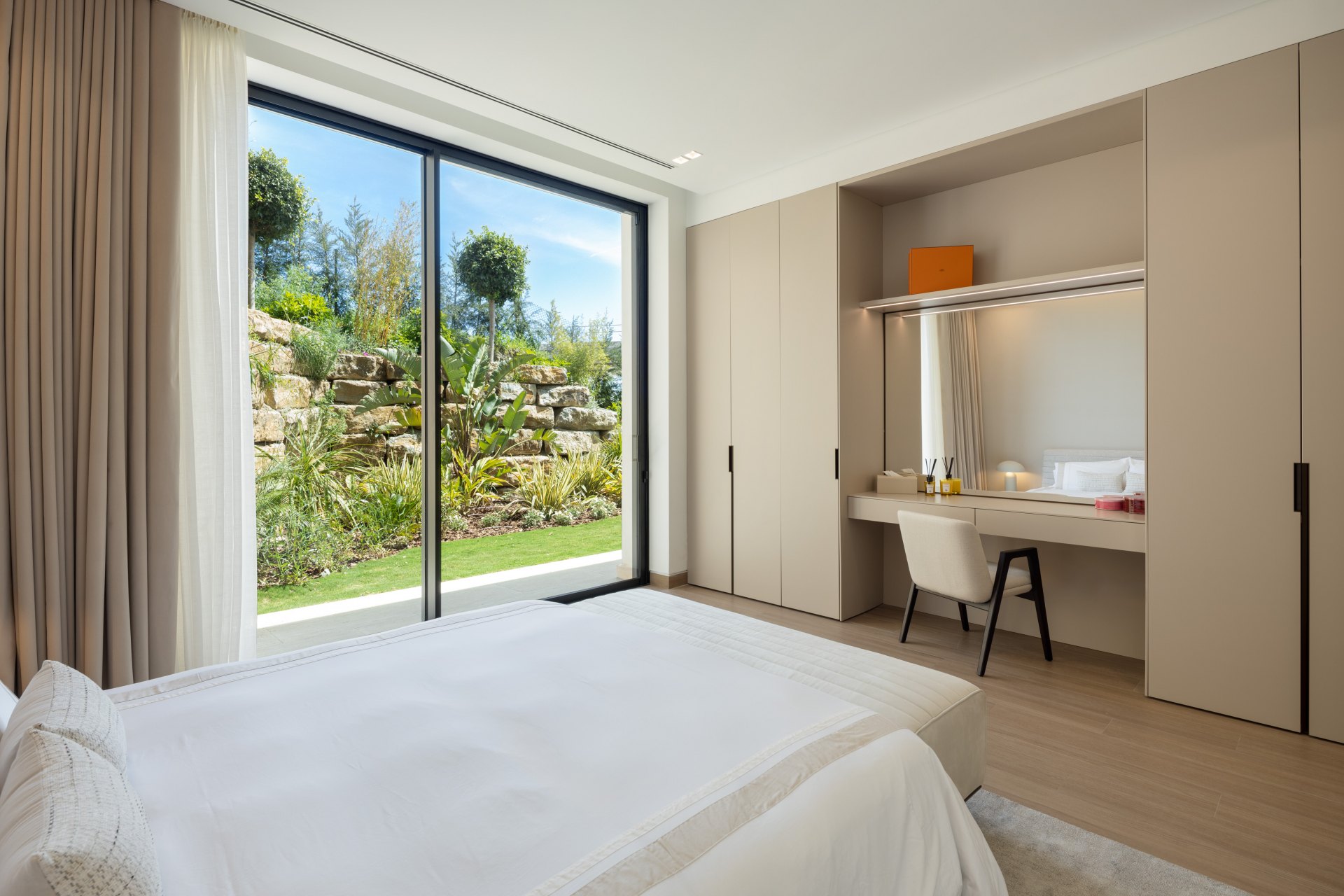 Magnificent newly built villa with open and panoramic views to the sea in Los Flamingos, Benahavís