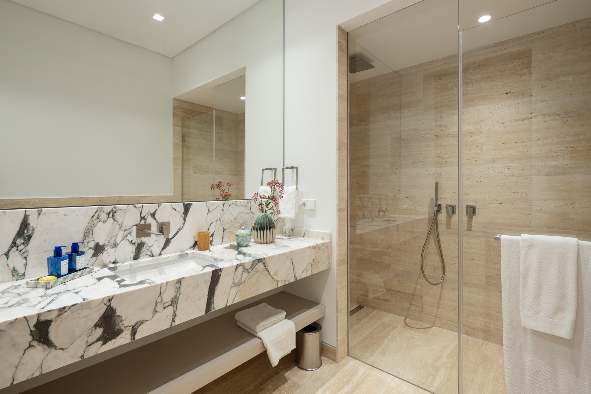 Magnificent newly built villa with open and panoramic views to the sea in Los Flamingos, Benahavís