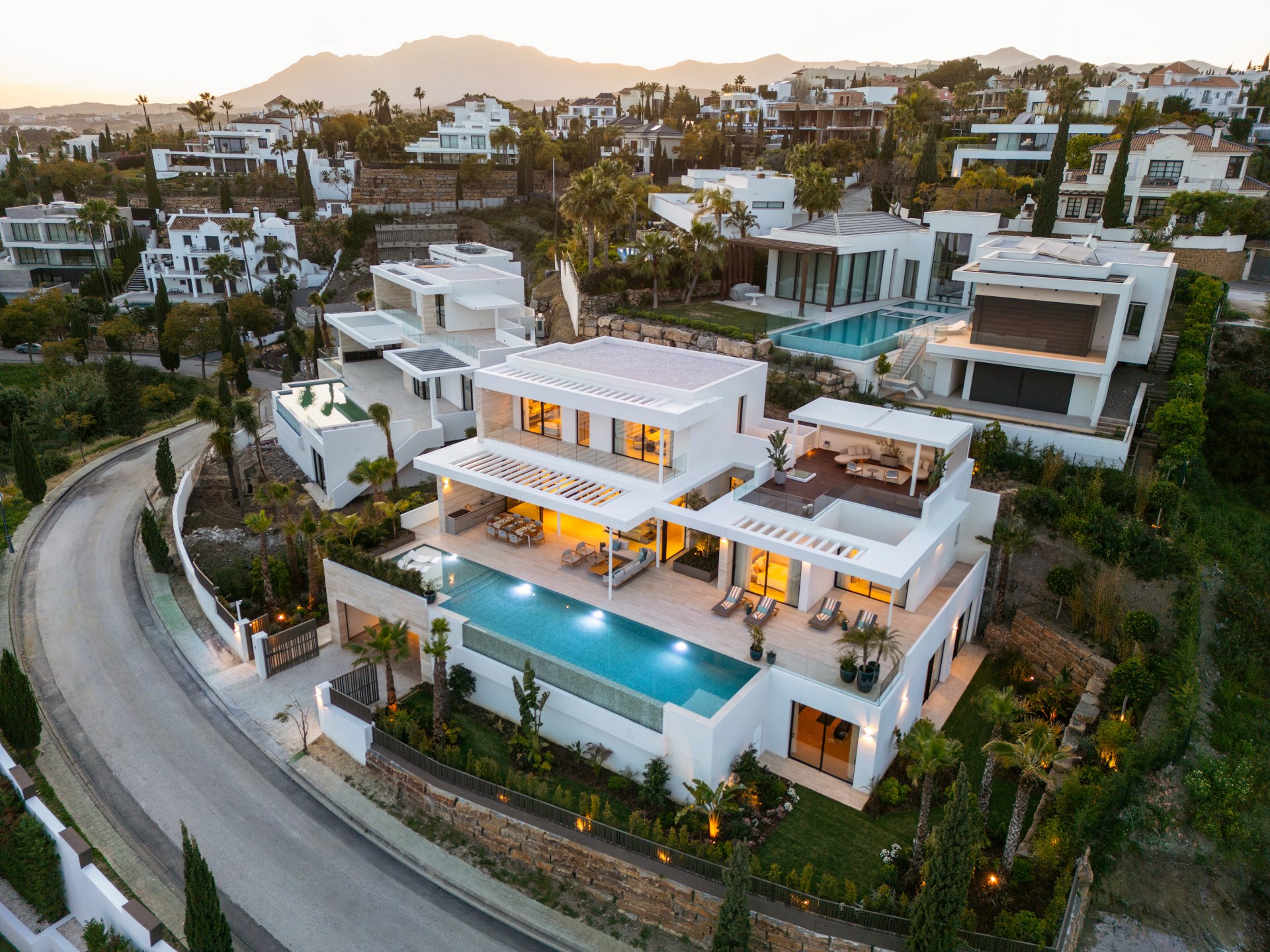 Magnificent newly built villa with open and panoramic views to the sea in Los Flamingos, Benahavís