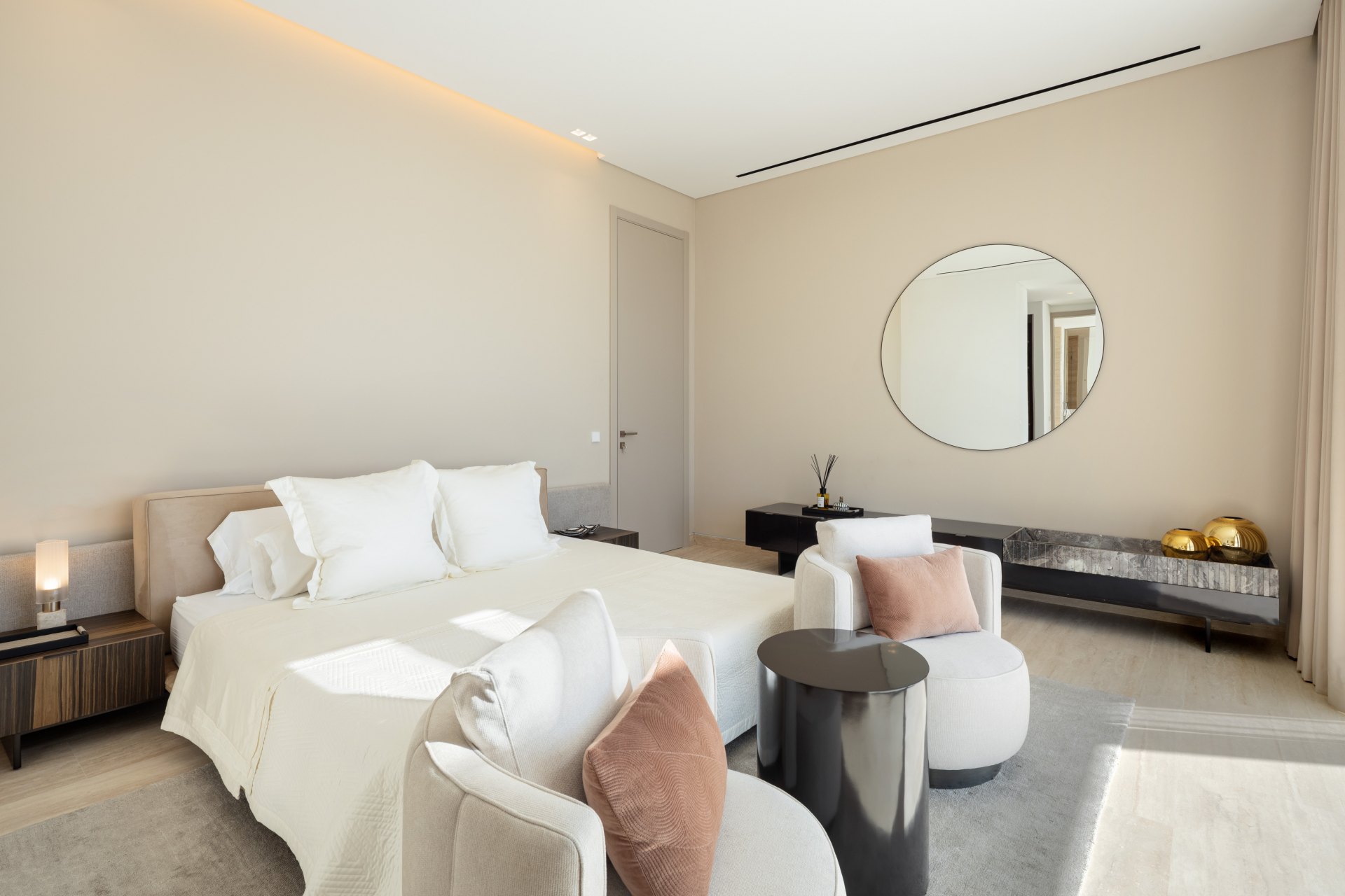 Magnificent newly built villa with open and panoramic views to the sea in Los Flamingos, Benahavís