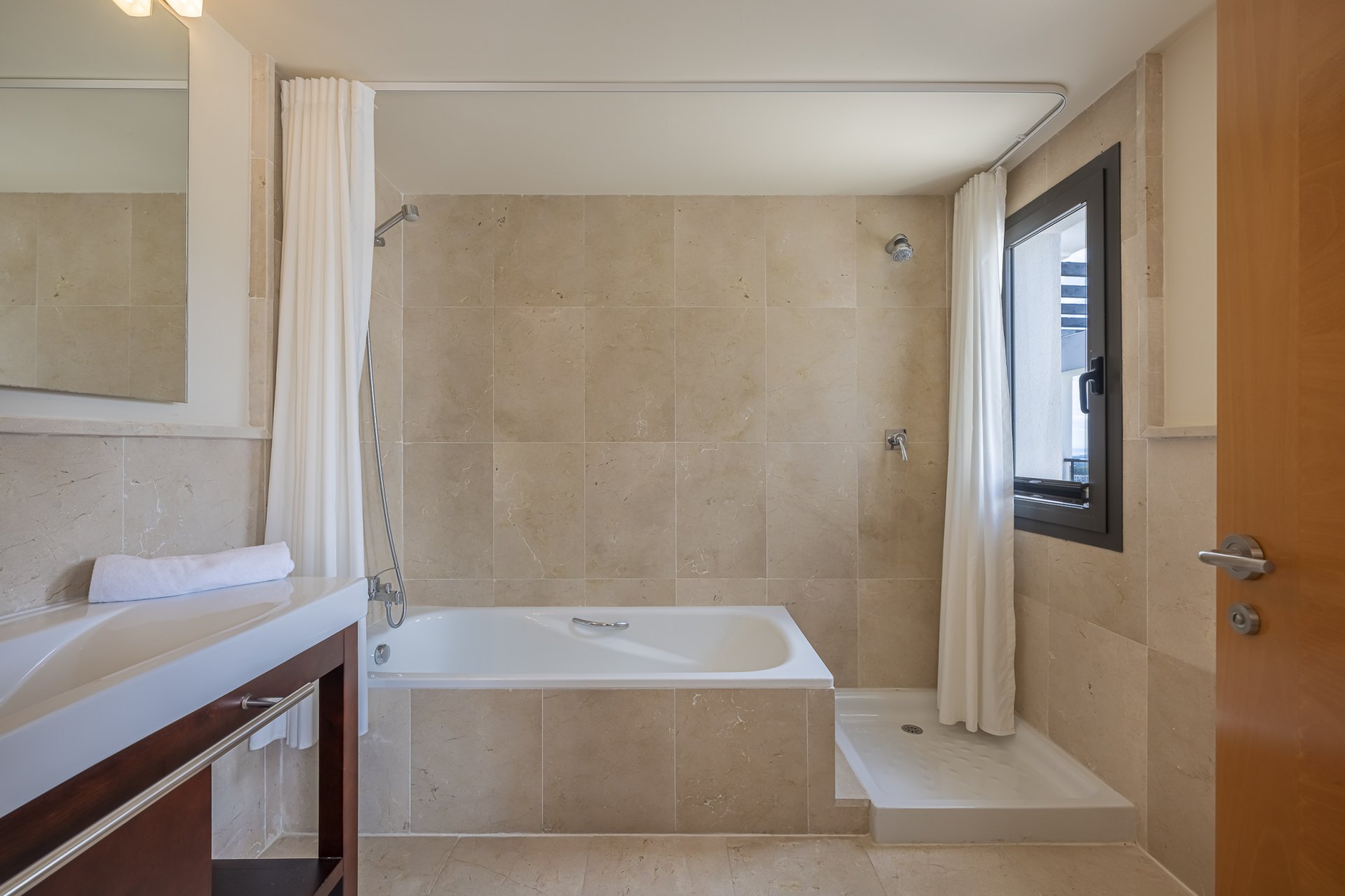 Ático en un entorno privilegiado con vistas panorámicas al mar y al golf en Los Flamingos, Benahavís