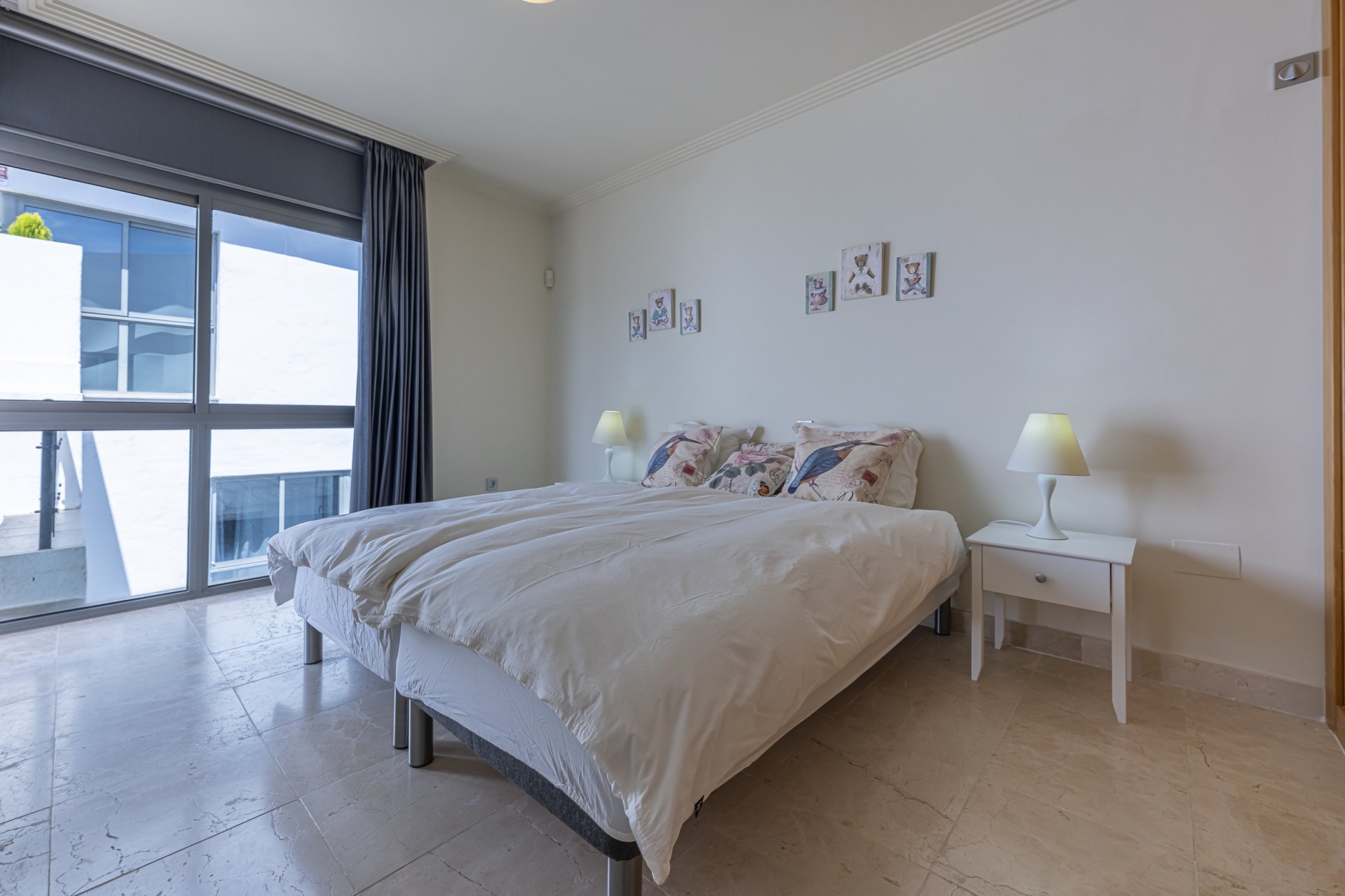 Ático en un entorno privilegiado con vistas panorámicas al mar y al golf en Los Flamingos, Benahavís