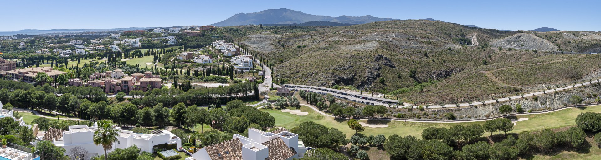 Ático en un entorno privilegiado con vistas panorámicas al mar y al golf en Los Flamingos, Benahavís
