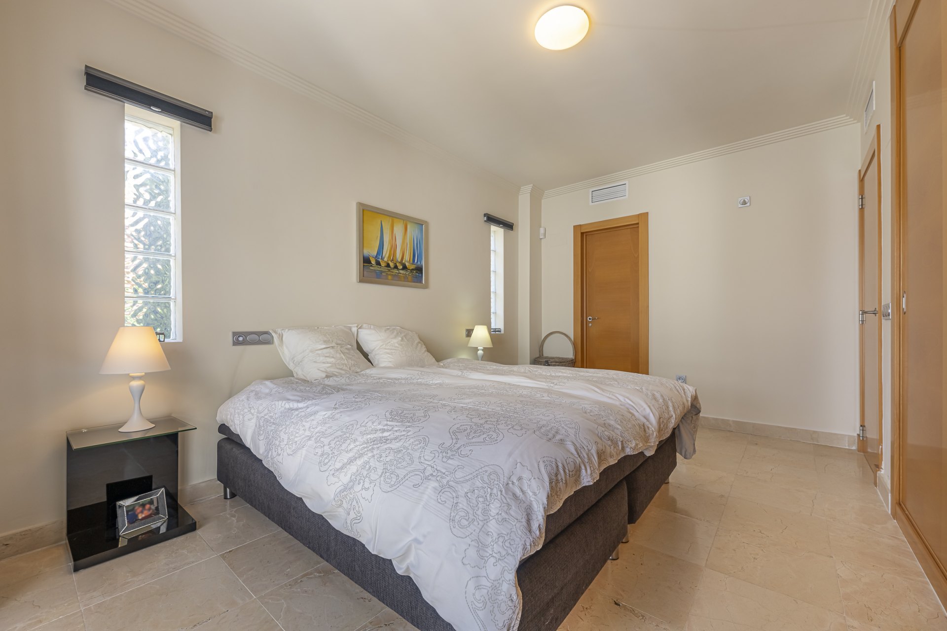 Ático en un entorno privilegiado con vistas panorámicas al mar y al golf en Los Flamingos, Benahavís