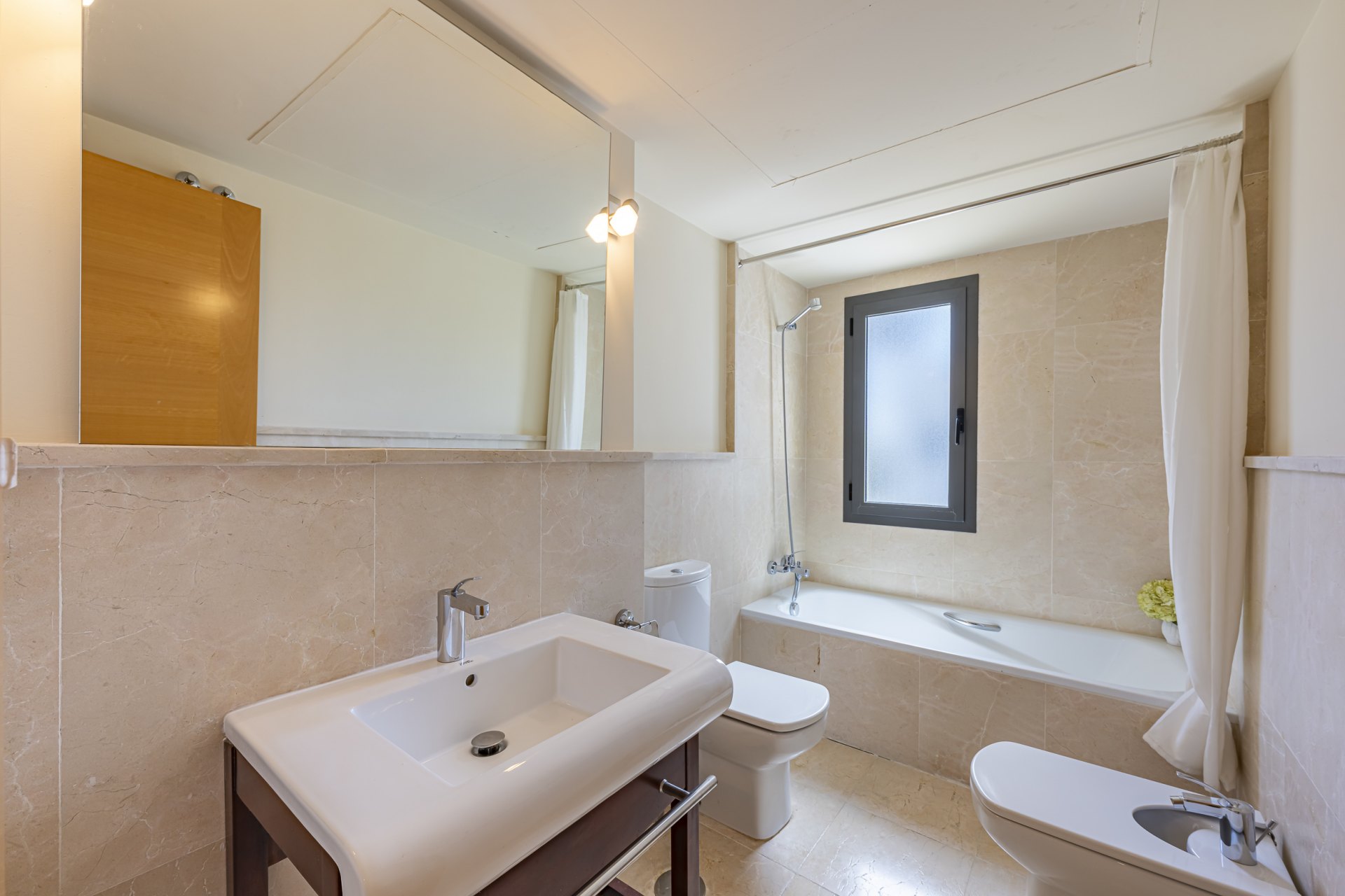 Ático en un entorno privilegiado con vistas panorámicas al mar y al golf en Los Flamingos, Benahavís