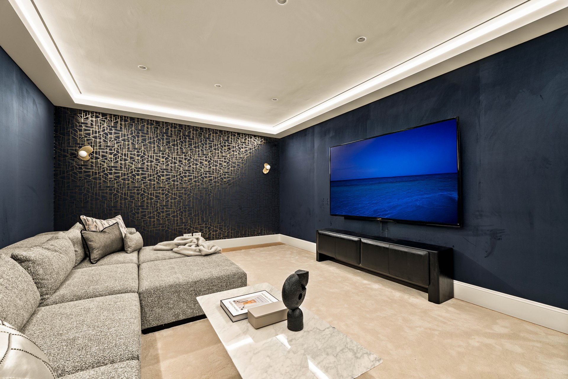 Newly built villa that blends classic and modern style in La Cerquilla, Nueva Andalucía