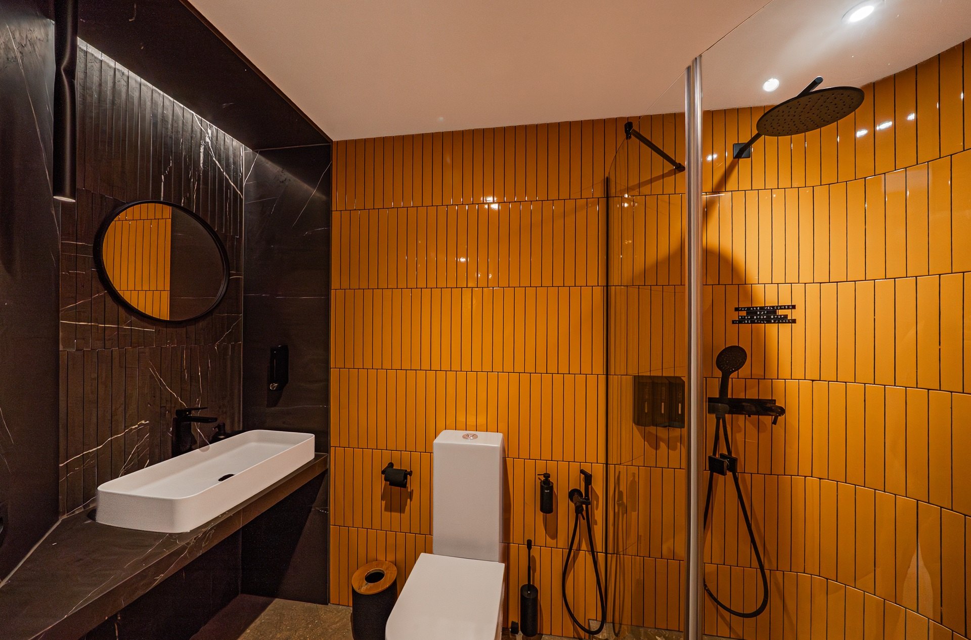 Exclusiva villa moderna frente al campo de golf en Guadalmina baja