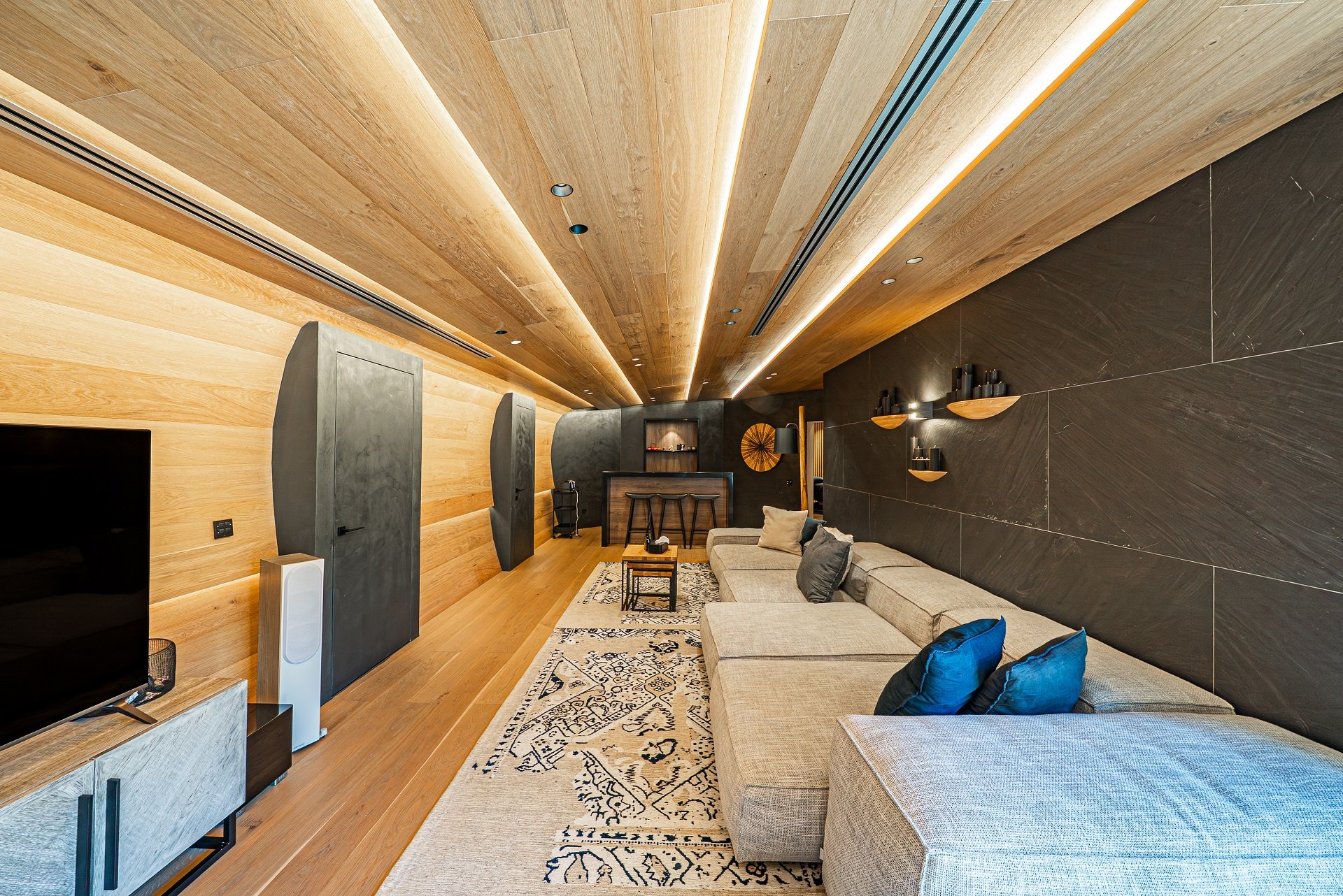 Exclusiva villa moderna frente al campo de golf en Guadalmina baja