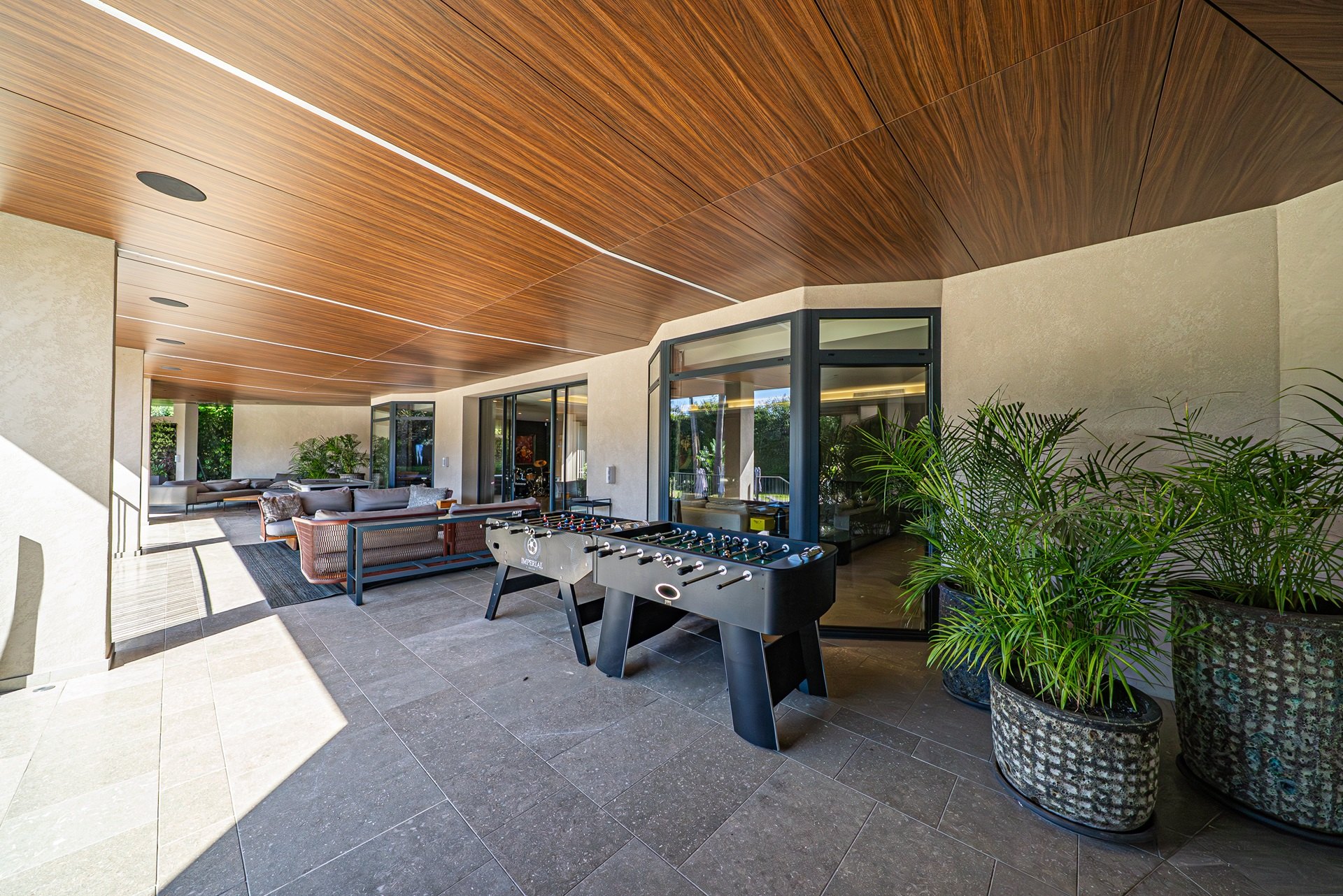 Exclusiva villa moderna frente al campo de golf en Guadalmina baja