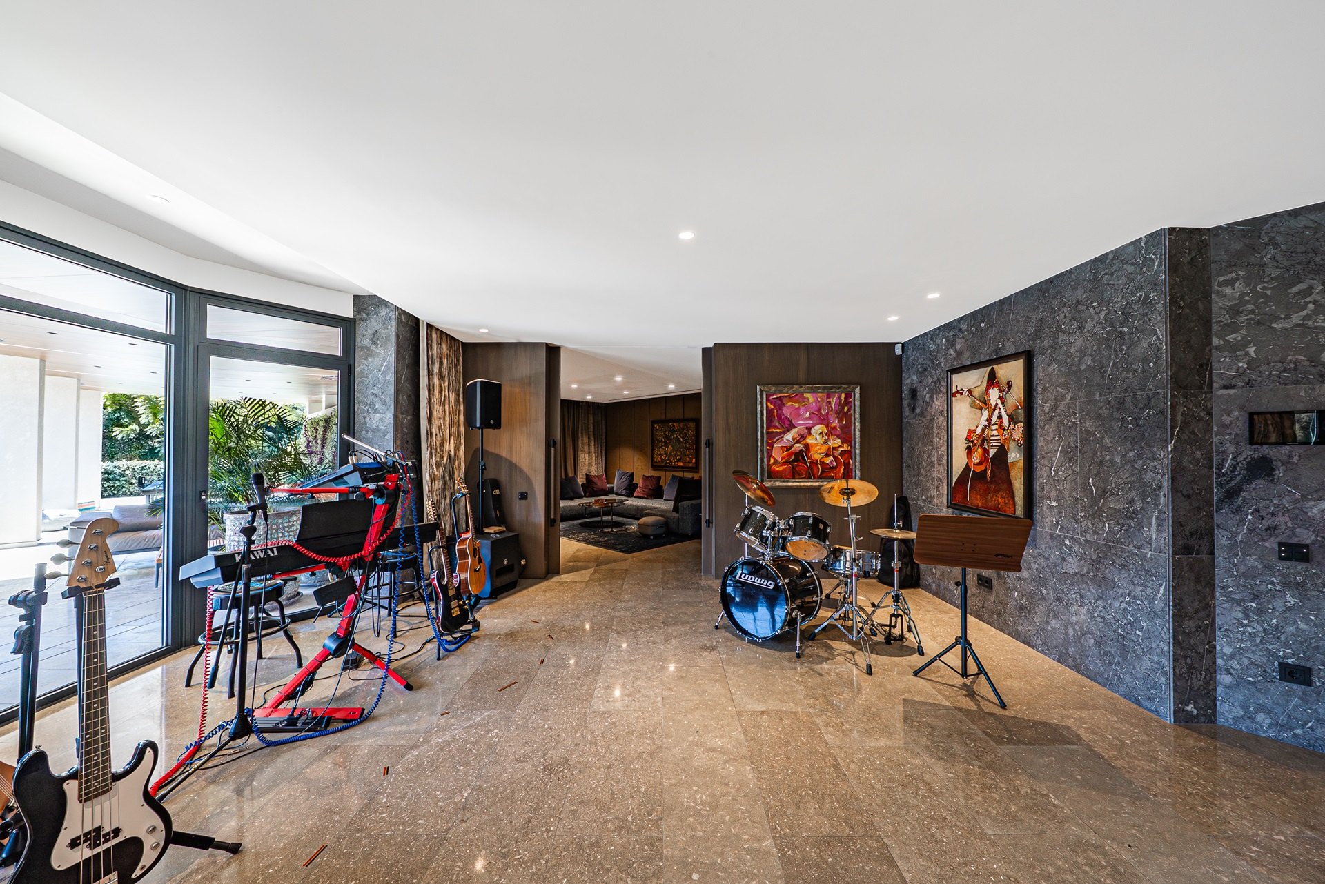 Exclusiva villa moderna frente al campo de golf en Guadalmina baja