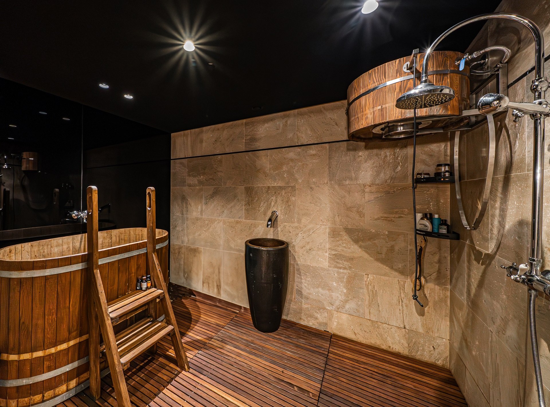 Exclusiva villa moderna frente al campo de golf en Guadalmina baja