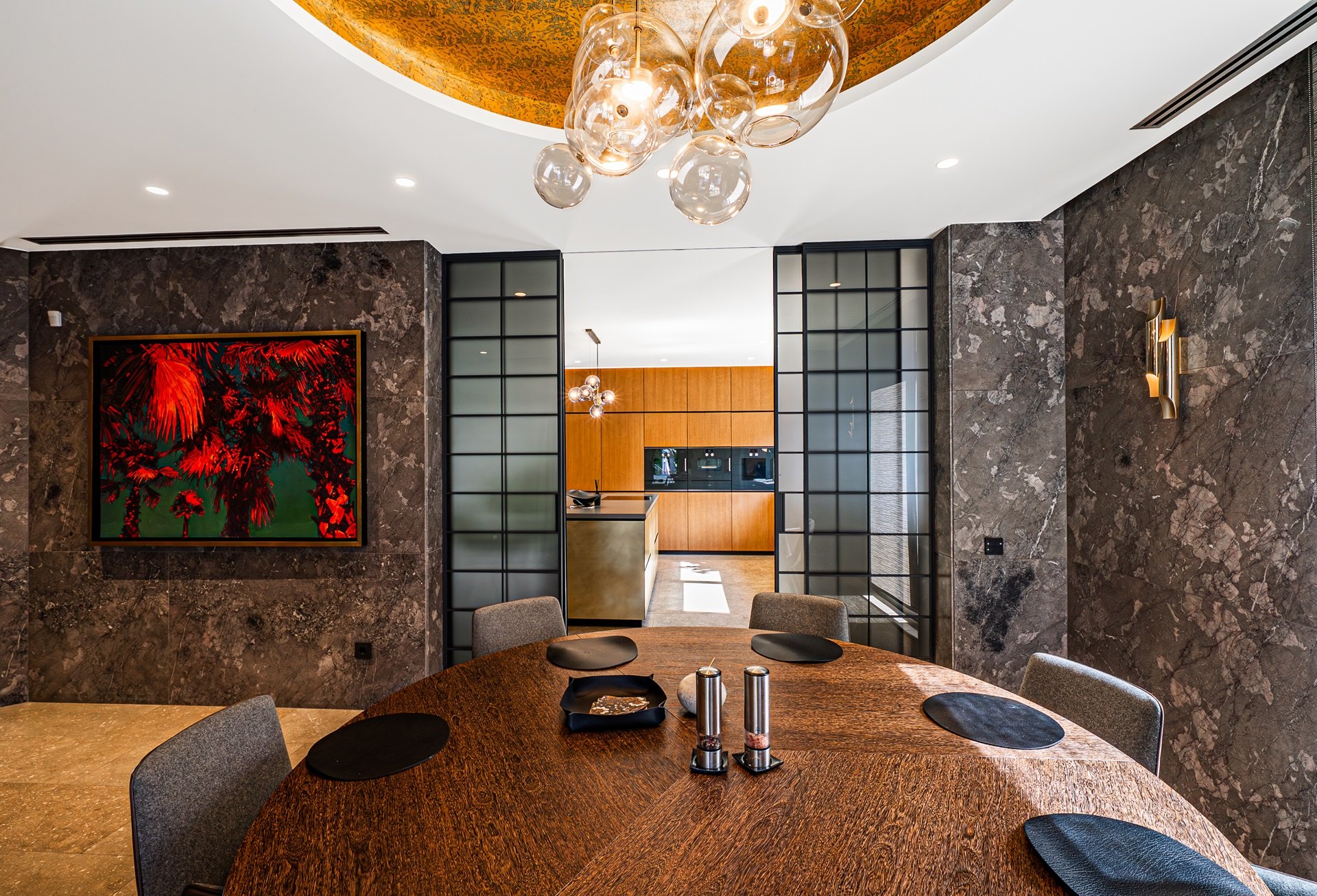 Exclusiva villa moderna frente al campo de golf en Guadalmina baja