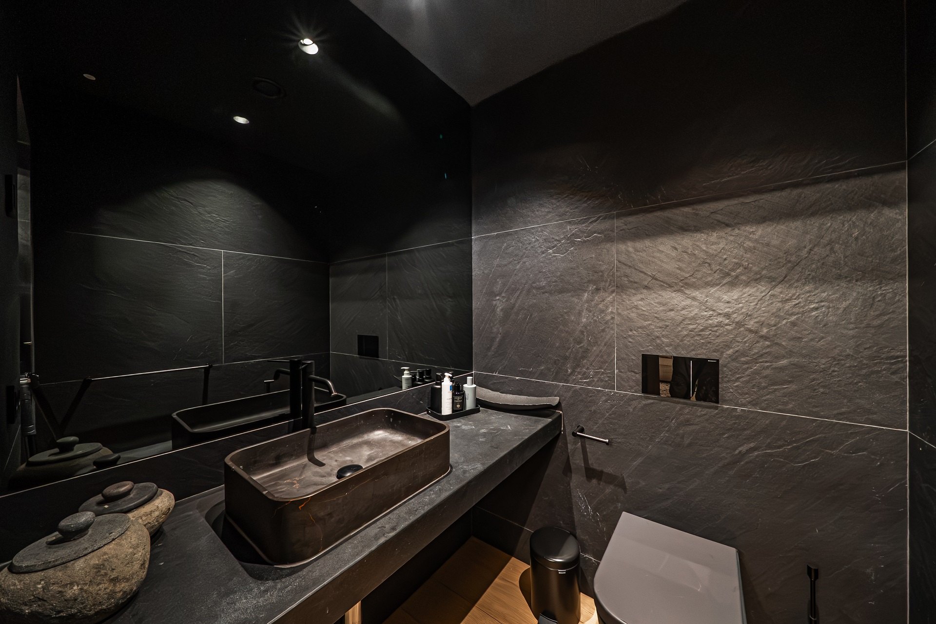 Exclusiva villa moderna frente al campo de golf en Guadalmina baja