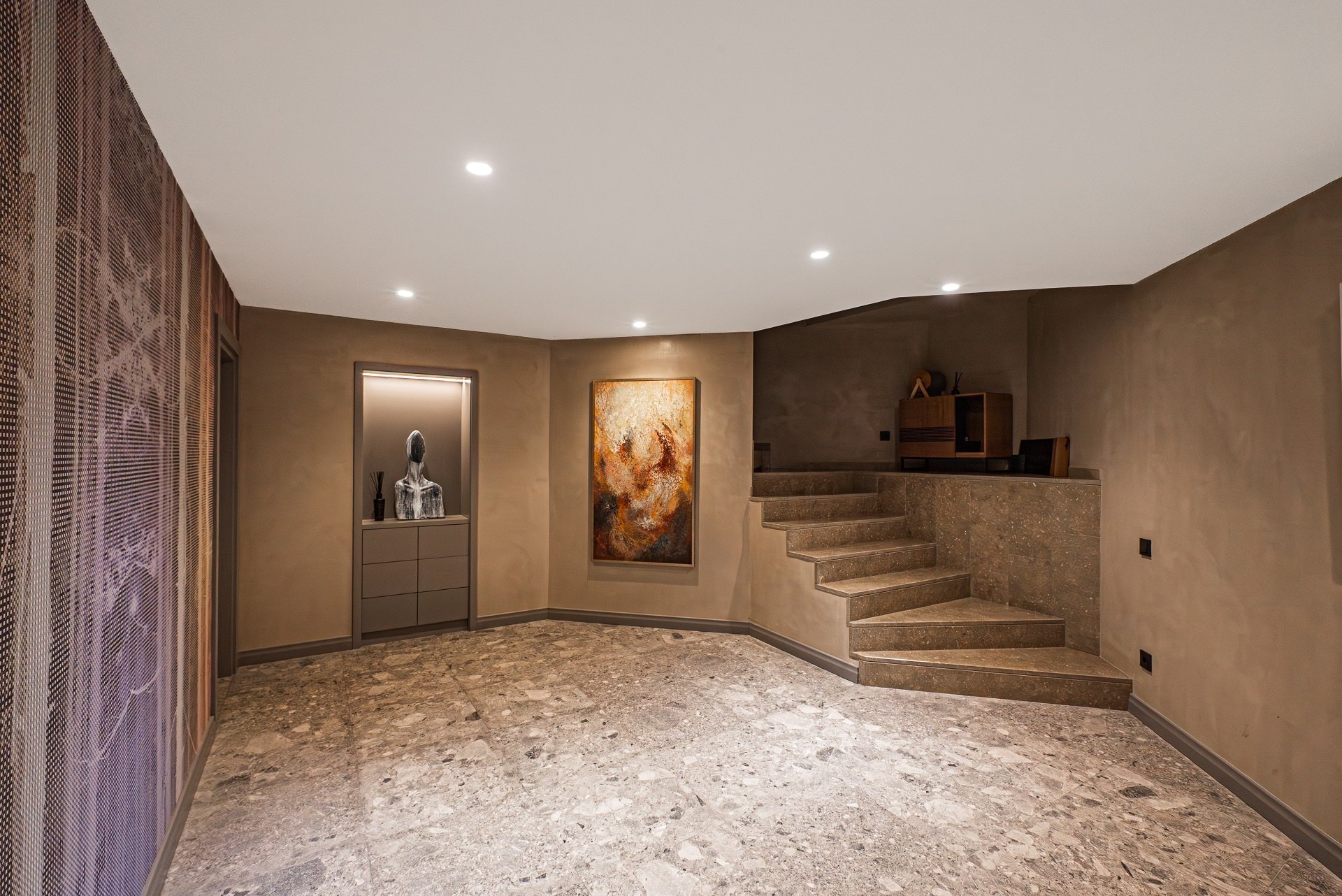 Exclusiva villa moderna frente al campo de golf en Guadalmina baja