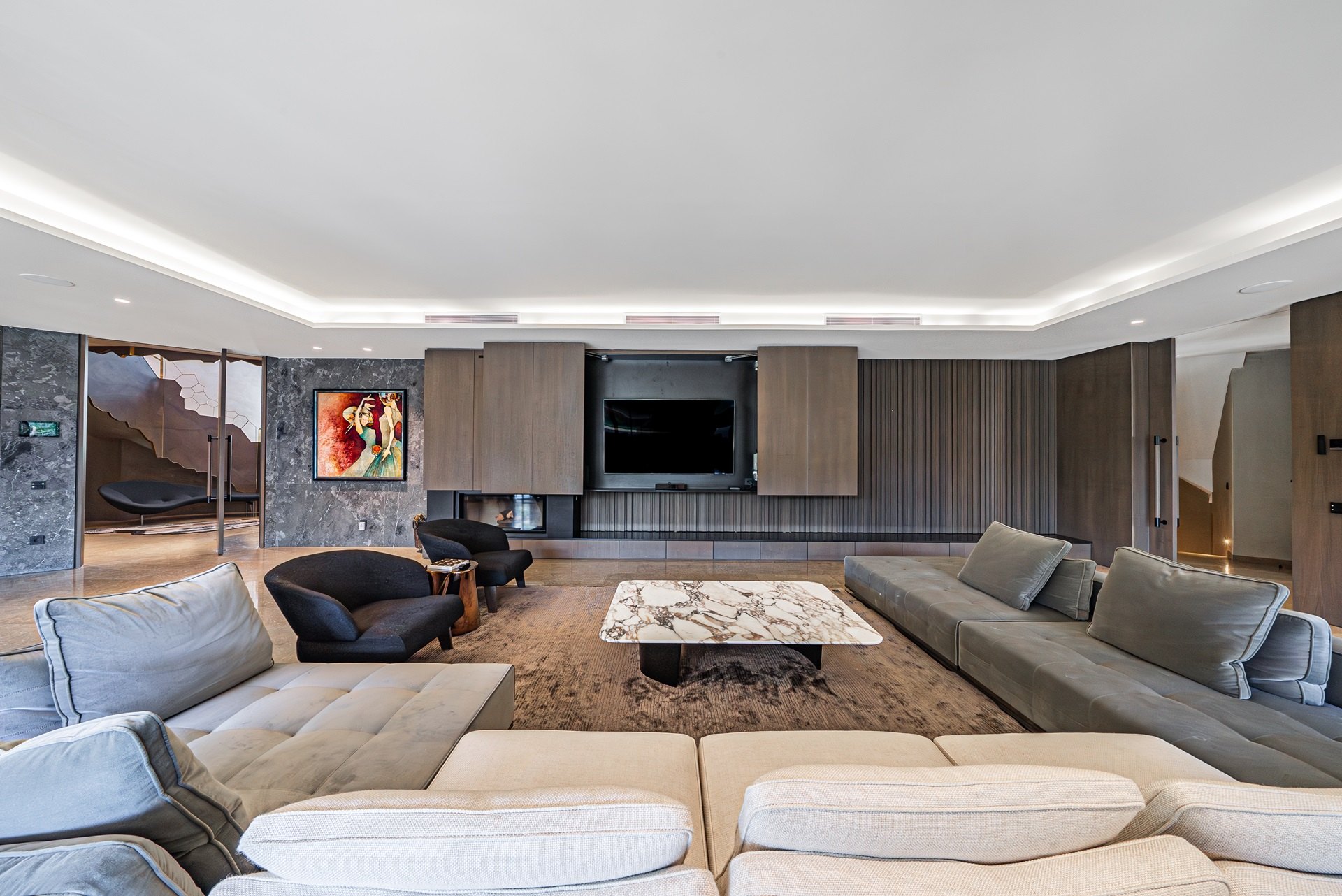 Exclusiva villa moderna frente al campo de golf en Guadalmina baja