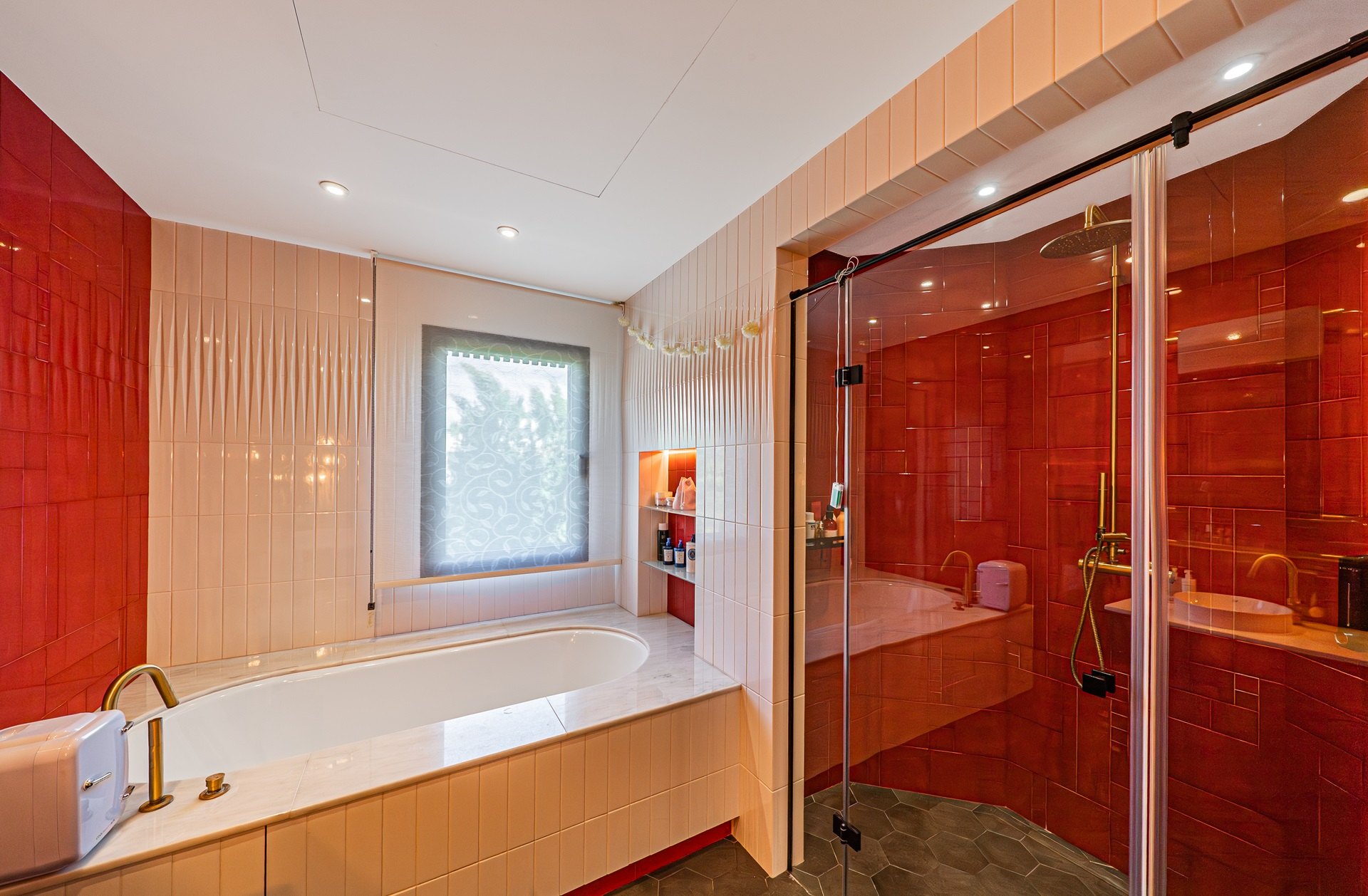 Exclusiva villa moderna frente al campo de golf en Guadalmina baja