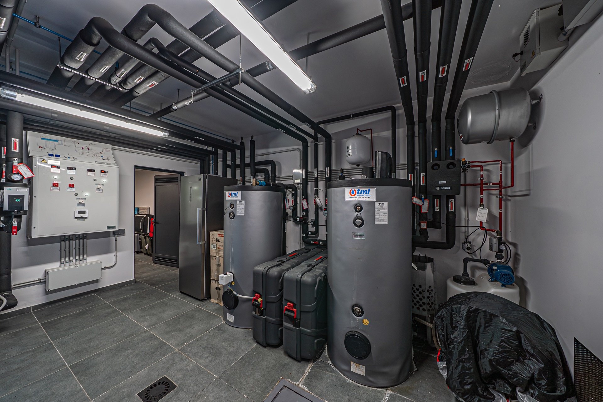 Exclusiva villa moderna frente al campo de golf en Guadalmina baja