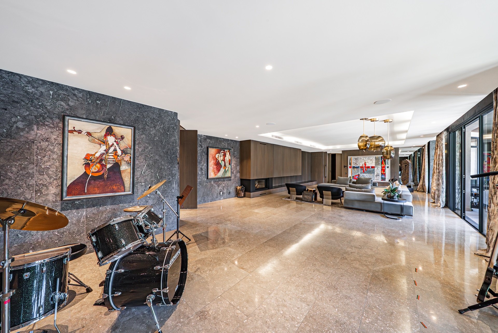 Exclusiva villa moderna frente al campo de golf en Guadalmina baja