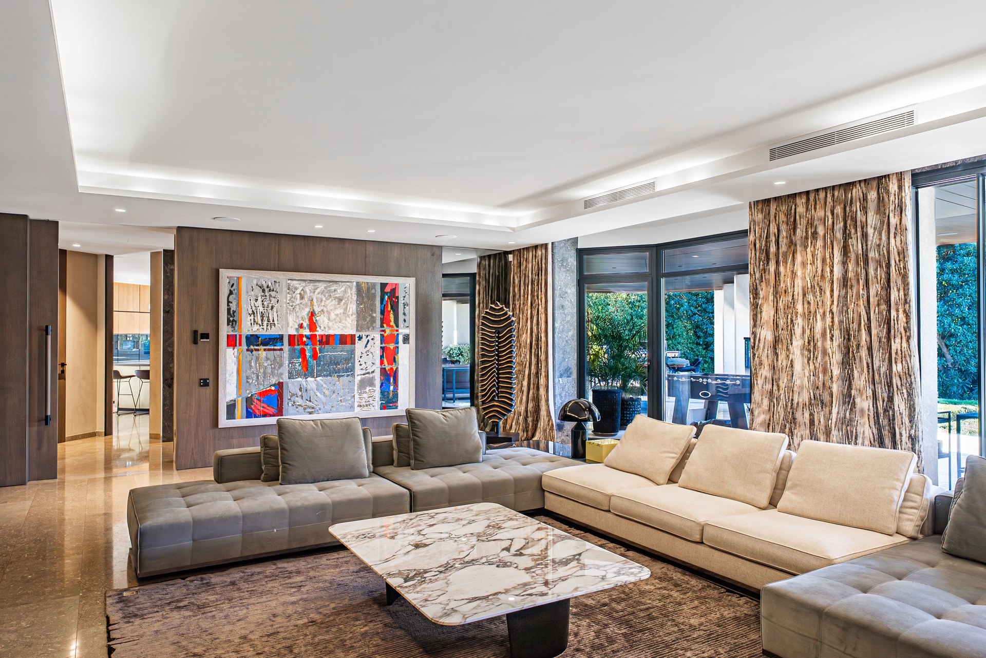 Exclusiva villa moderna frente al campo de golf en Guadalmina baja