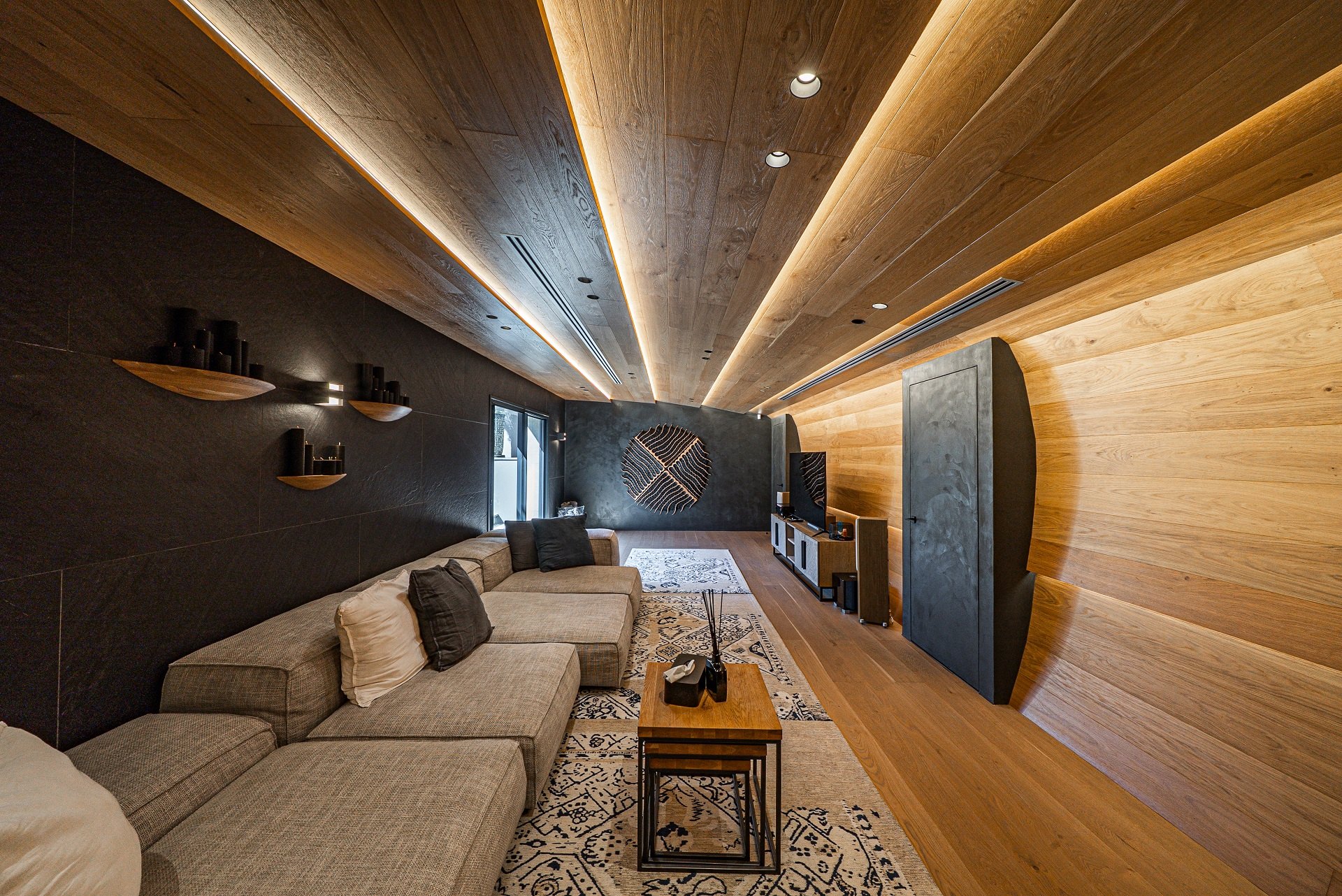 Exclusiva villa moderna frente al campo de golf en Guadalmina baja