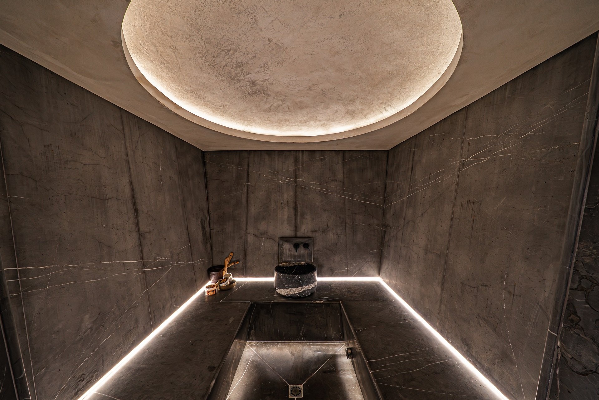 Exclusiva villa moderna frente al campo de golf en Guadalmina baja