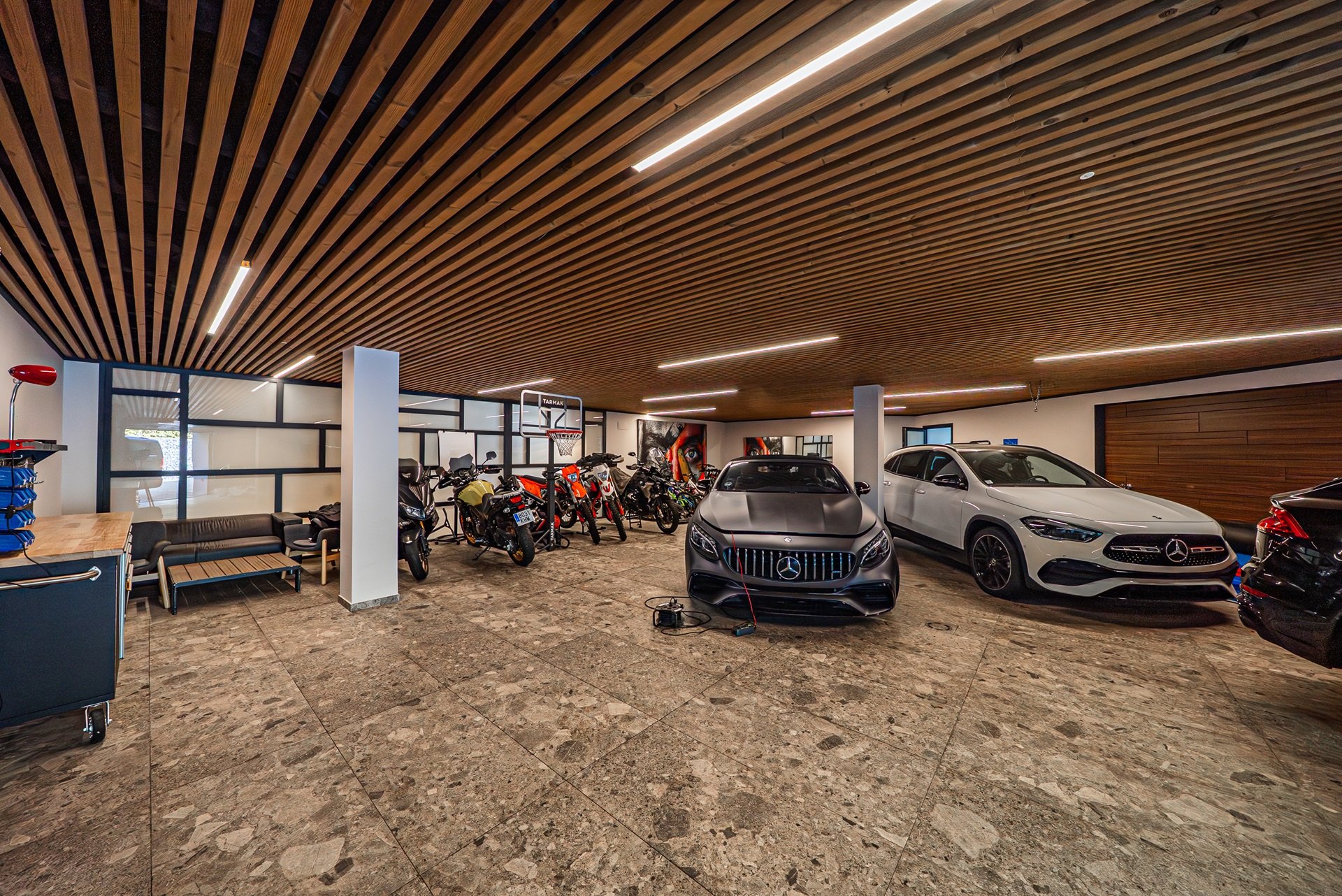 Exclusiva villa moderna frente al campo de golf en Guadalmina baja