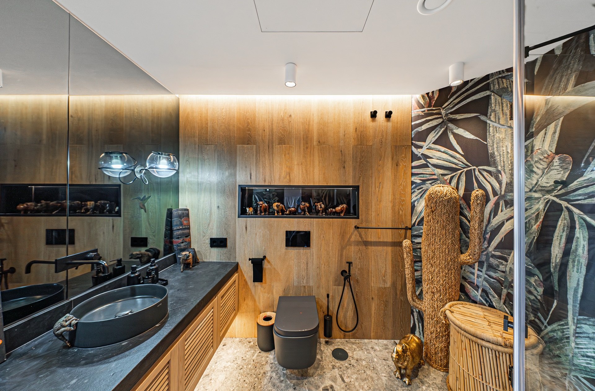 Exclusiva villa moderna frente al campo de golf en Guadalmina baja