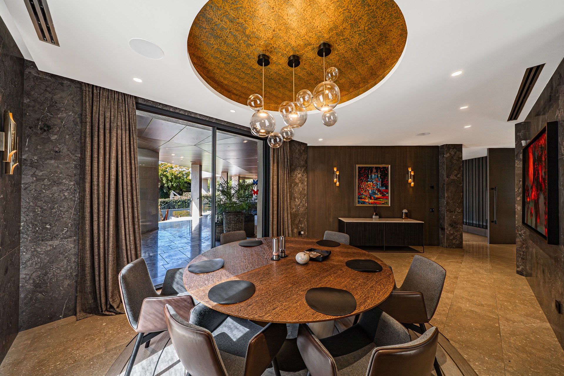 Exclusiva villa moderna frente al campo de golf en Guadalmina baja