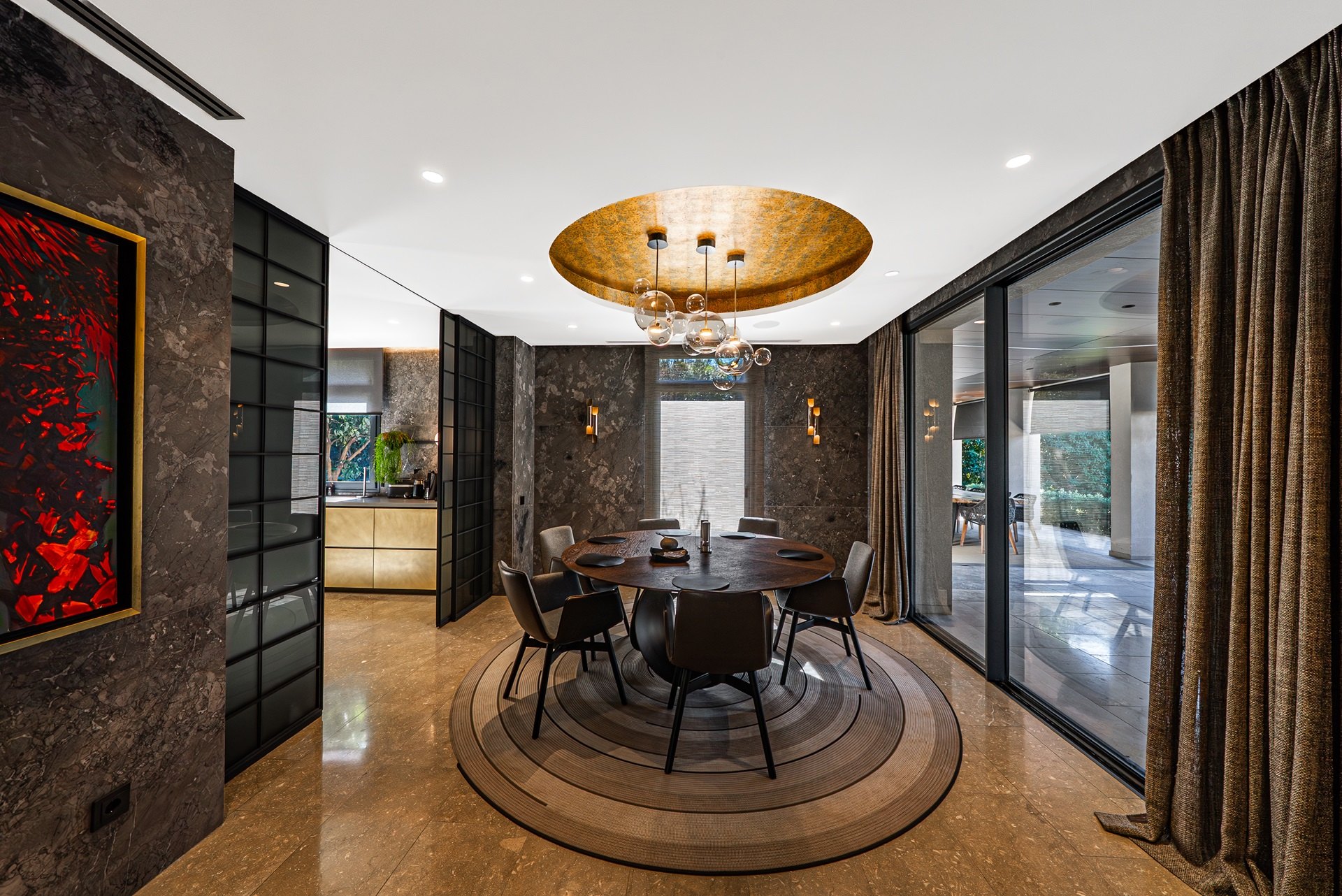 Exclusiva villa moderna frente al campo de golf en Guadalmina baja