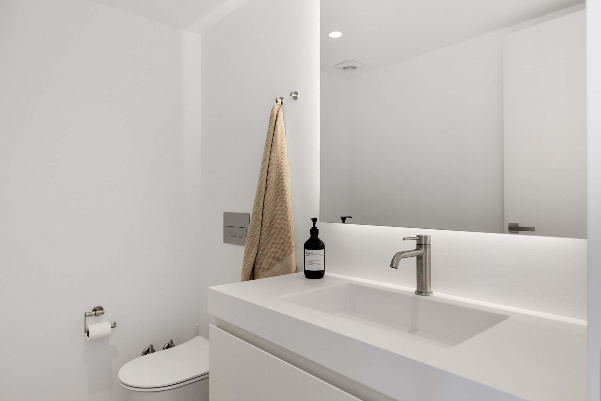 Modern and bright villa near the beach of Las Chapas