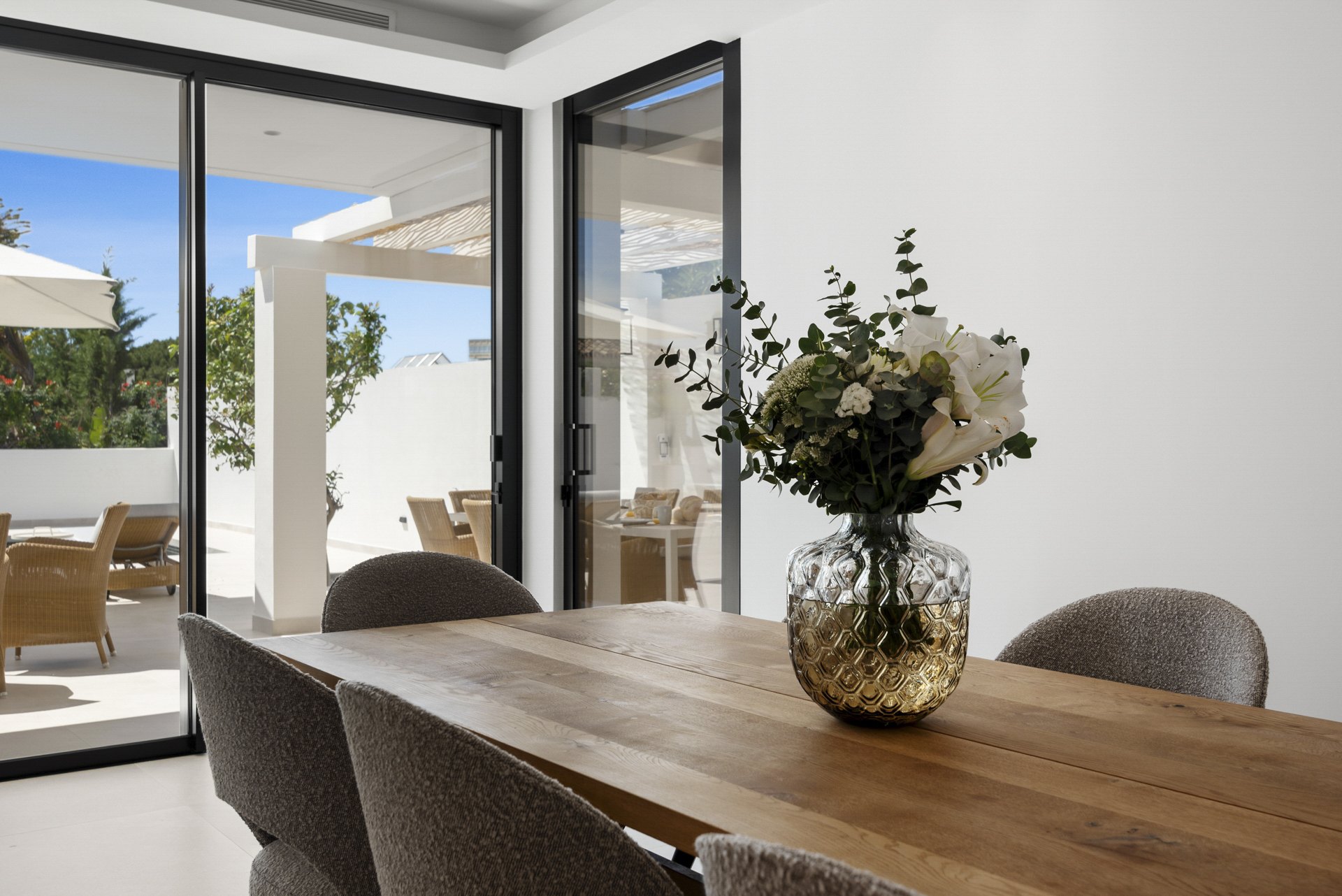 Modern and bright villa near the beach of Las Chapas