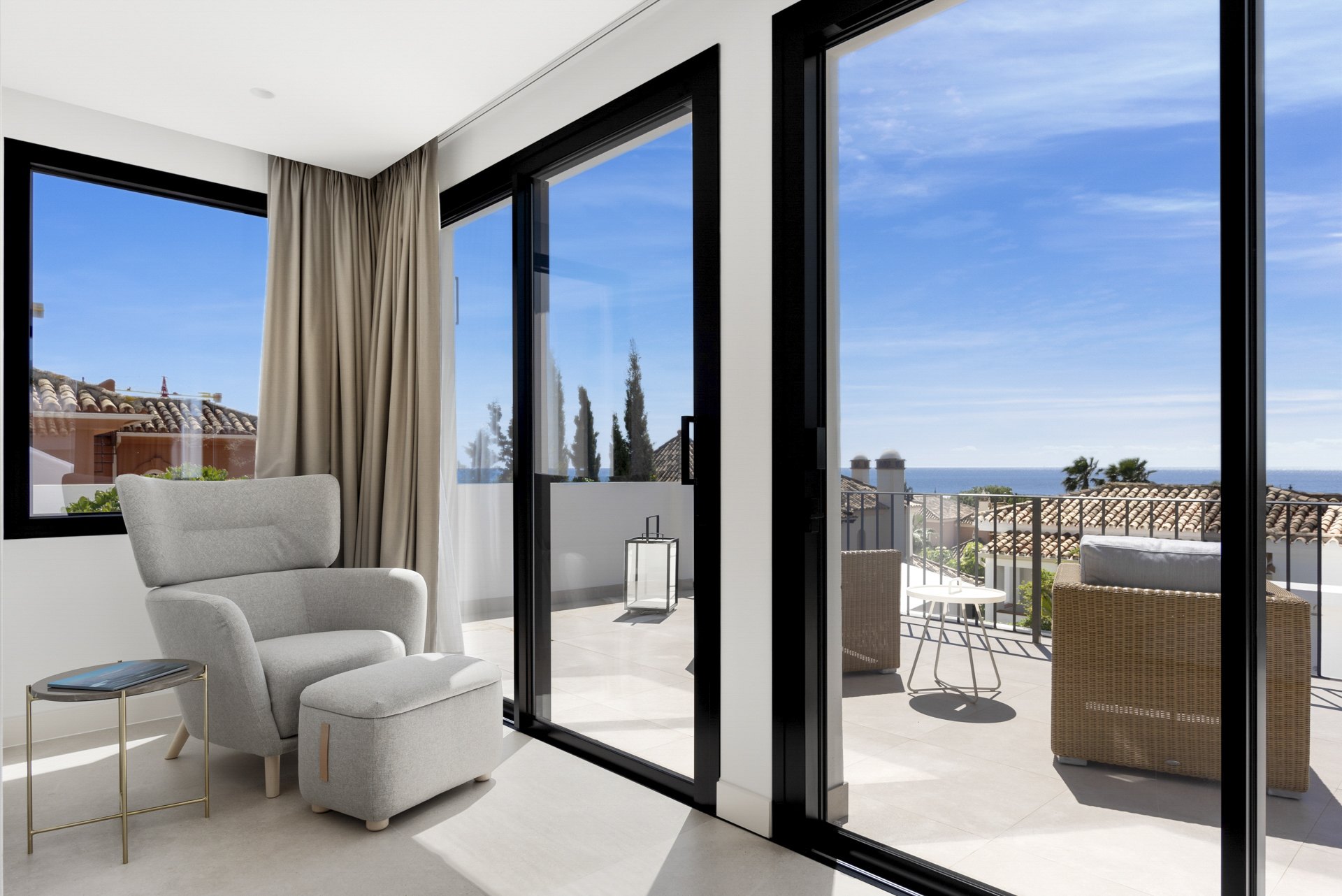 Modern and bright villa near the beach of Las Chapas