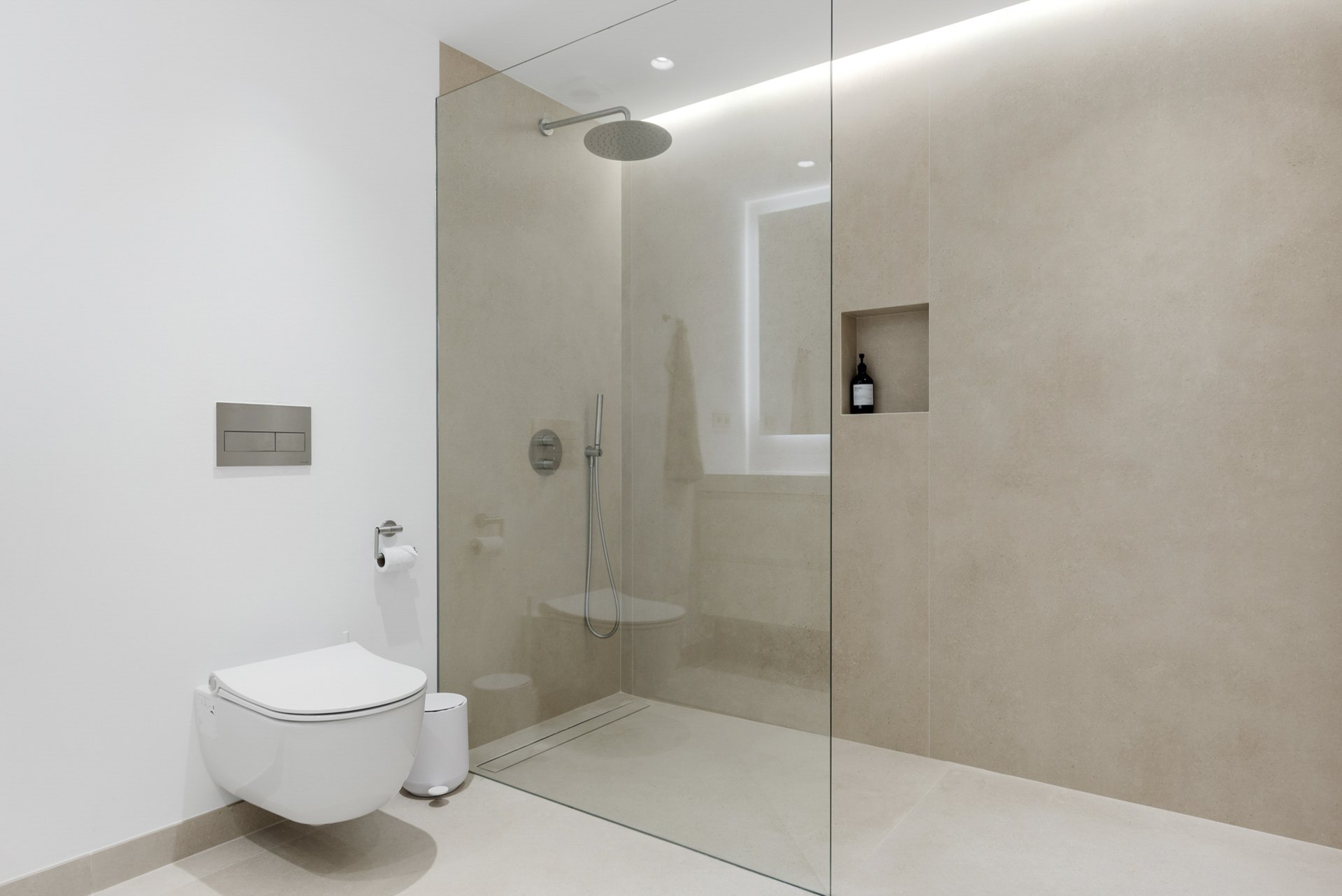 Modern and bright villa near the beach of Las Chapas