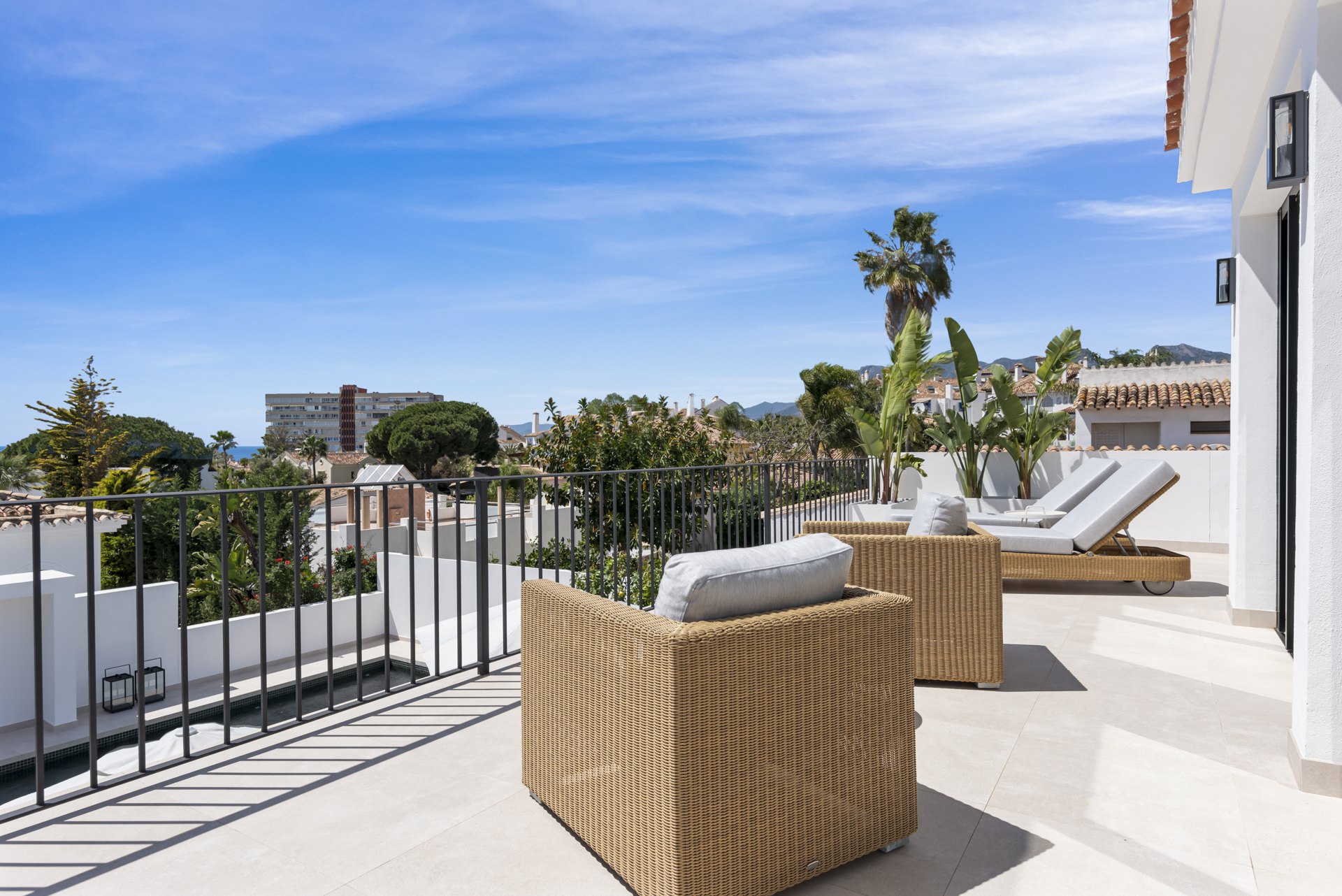 Modern and bright villa near the beach of Las Chapas