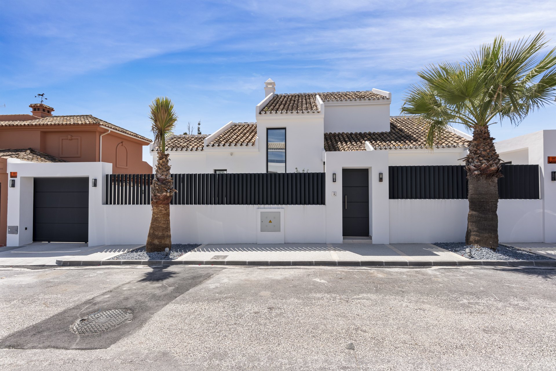 Modern and bright villa near the beach of Las Chapas